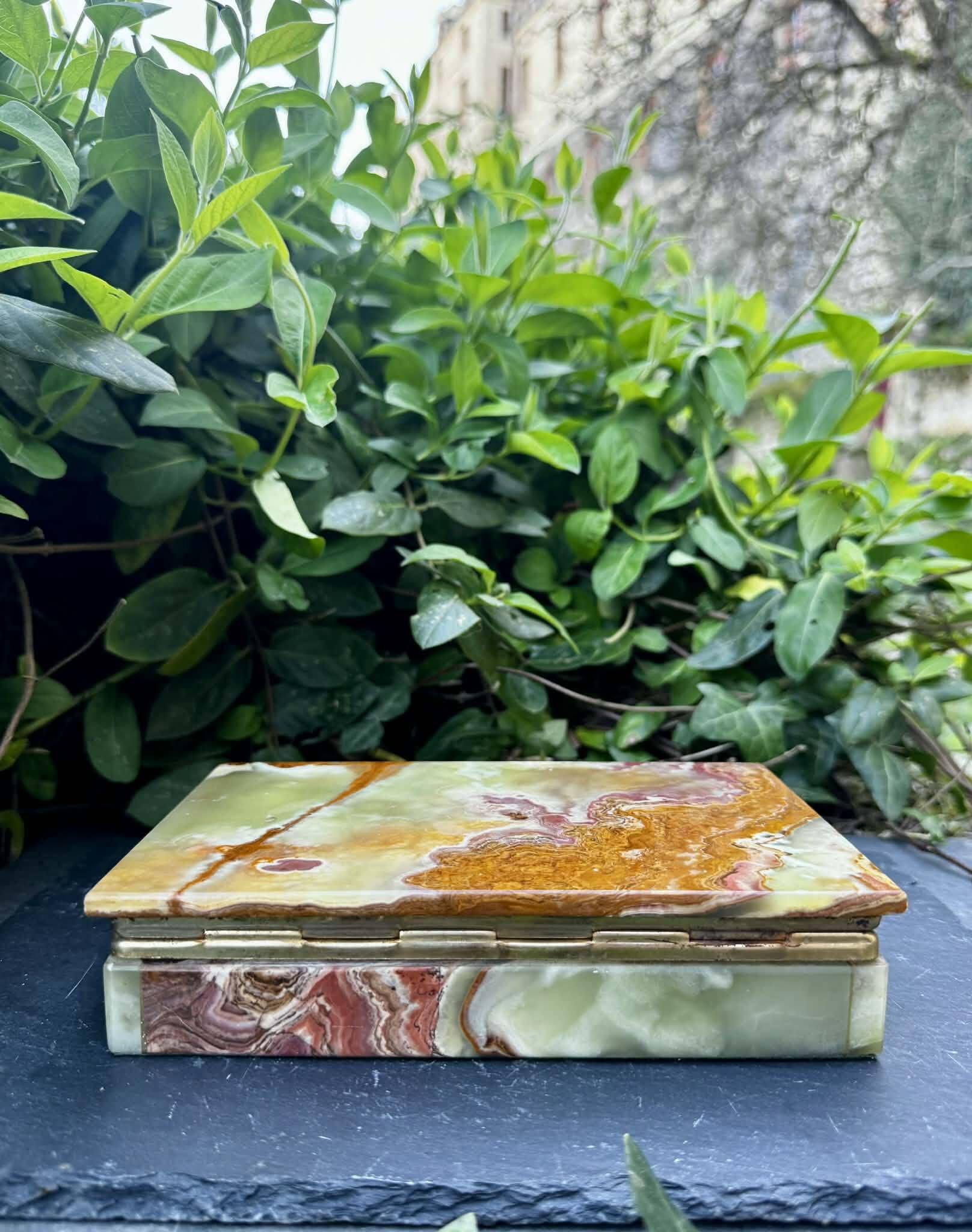 Ashtray, onyx box from the 1960s, vintage Italy.