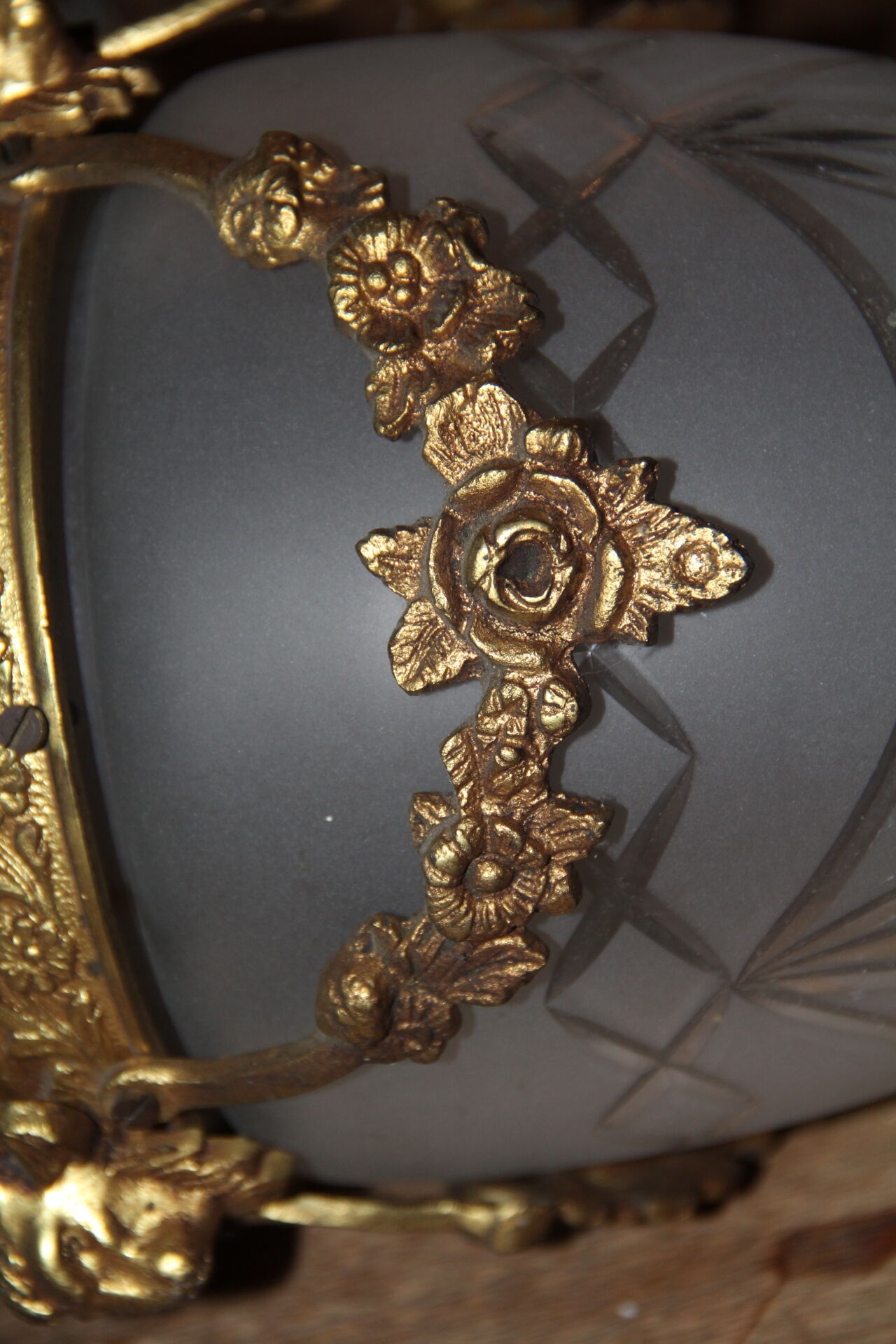 Shell chandelier 1900, frosted glass engraved and bronze