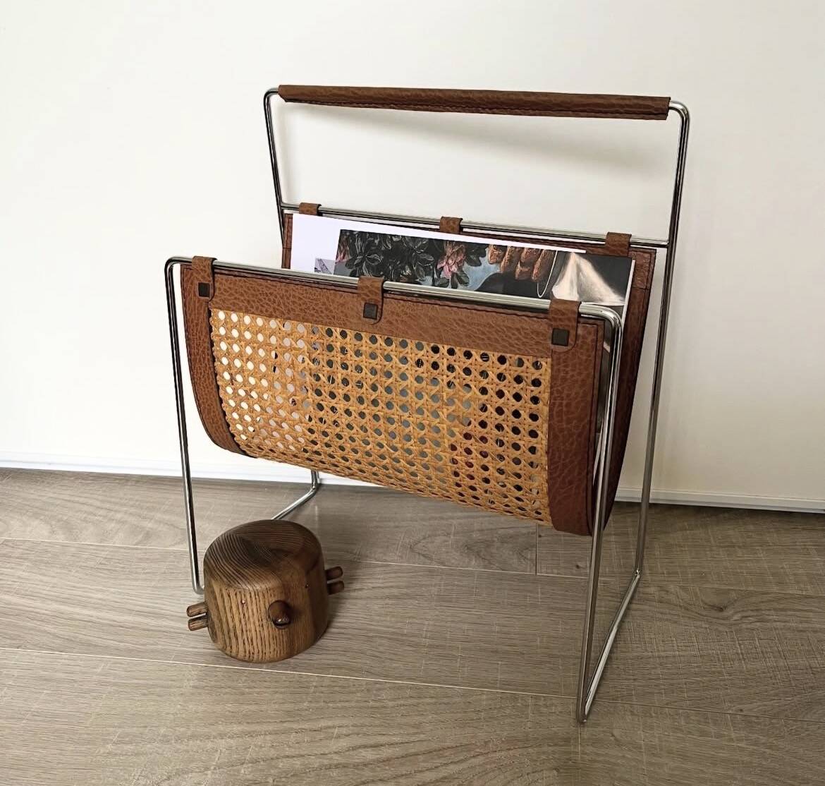 Porte-revues design cuir chrome cannage