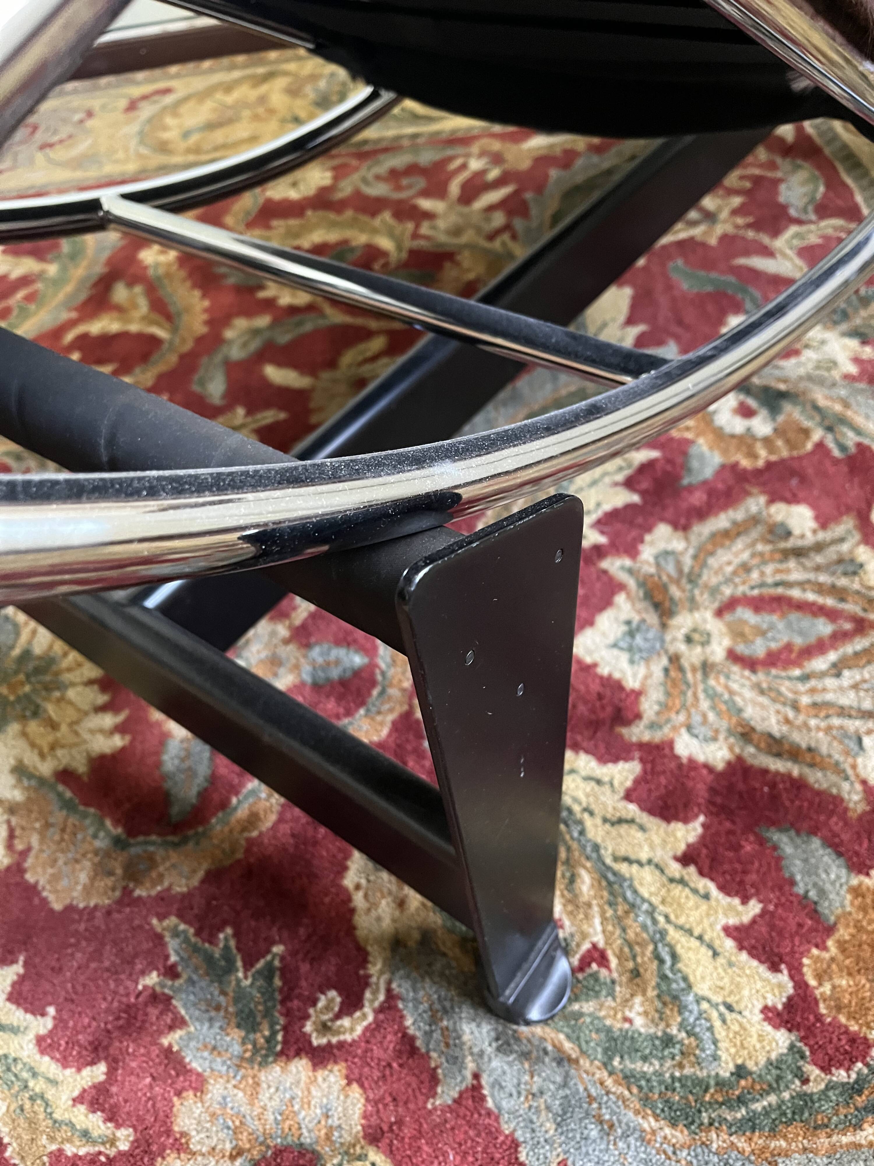 Leather chaise longue