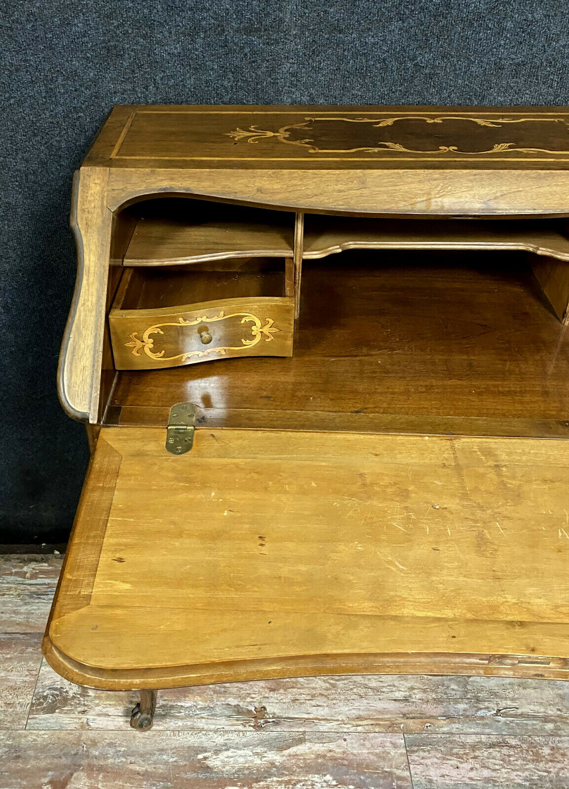Dresser scriban Louis XV curved a befores in marquèterie