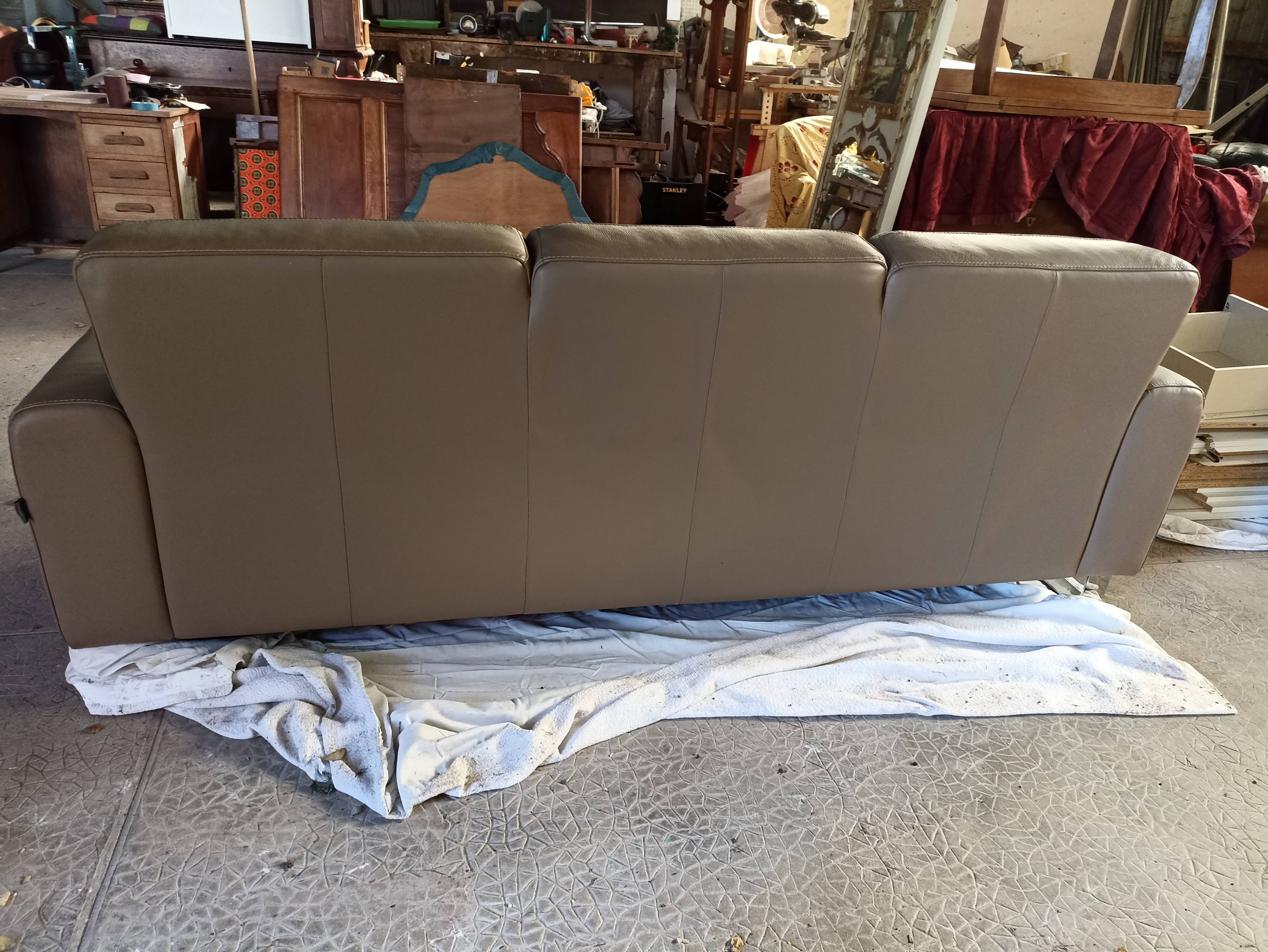 Leather Fly sofa