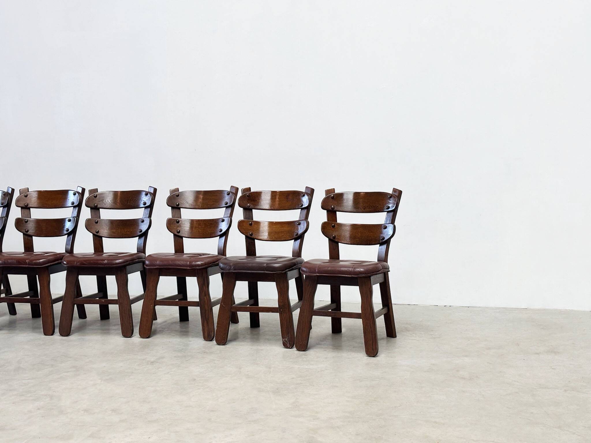Ensemble de six chaises de salle à manger brutalistes françaises
