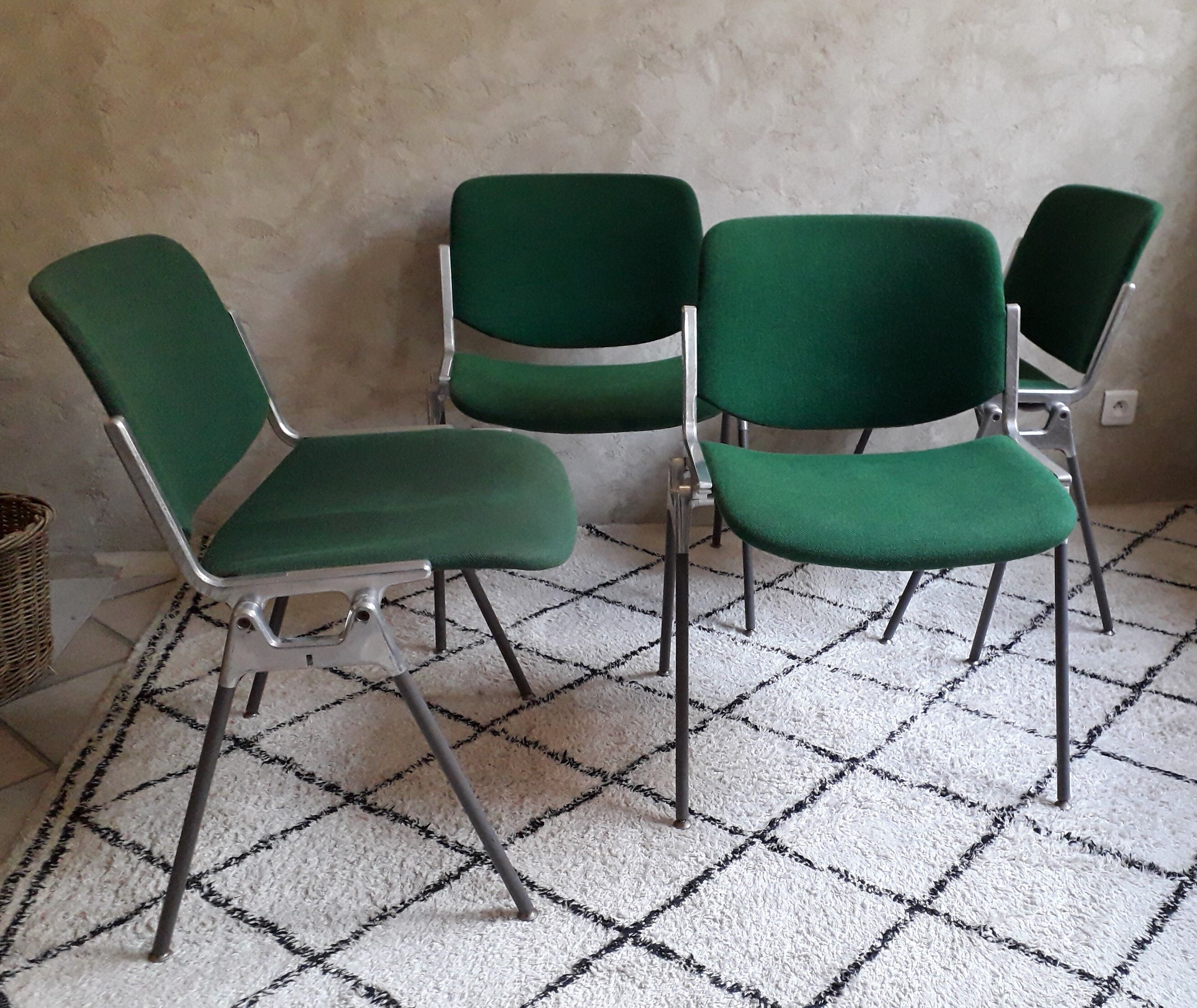 Lot de 4 chaises DSC 106 design Giancarlo Piretti pour Castelli