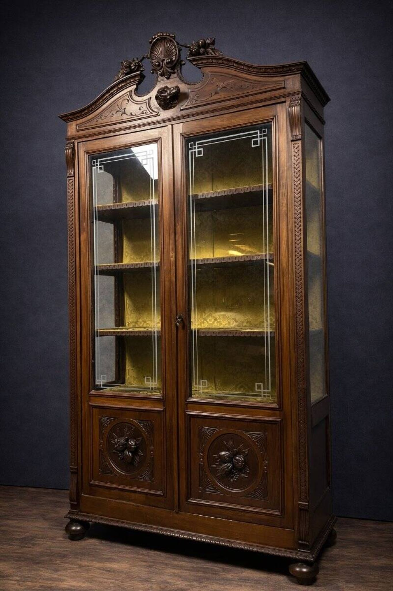 Bibliothèque italienne style Renaissance en noyer vers 1850