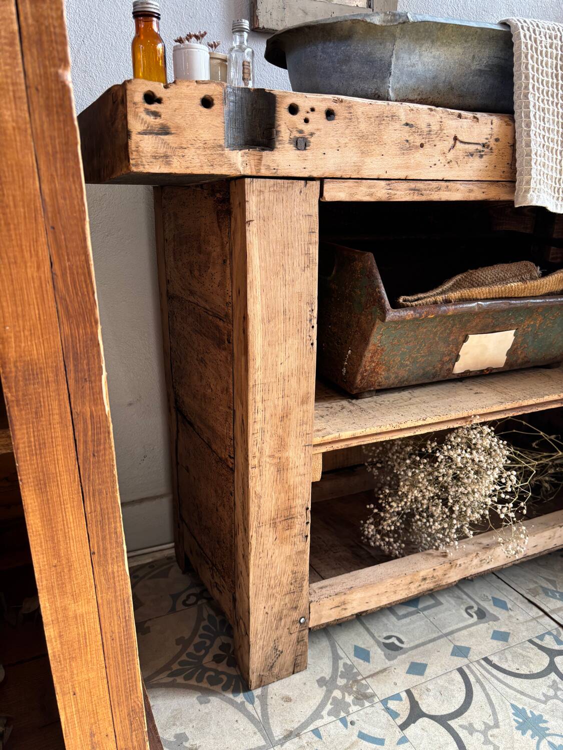 Carpenter's workbench