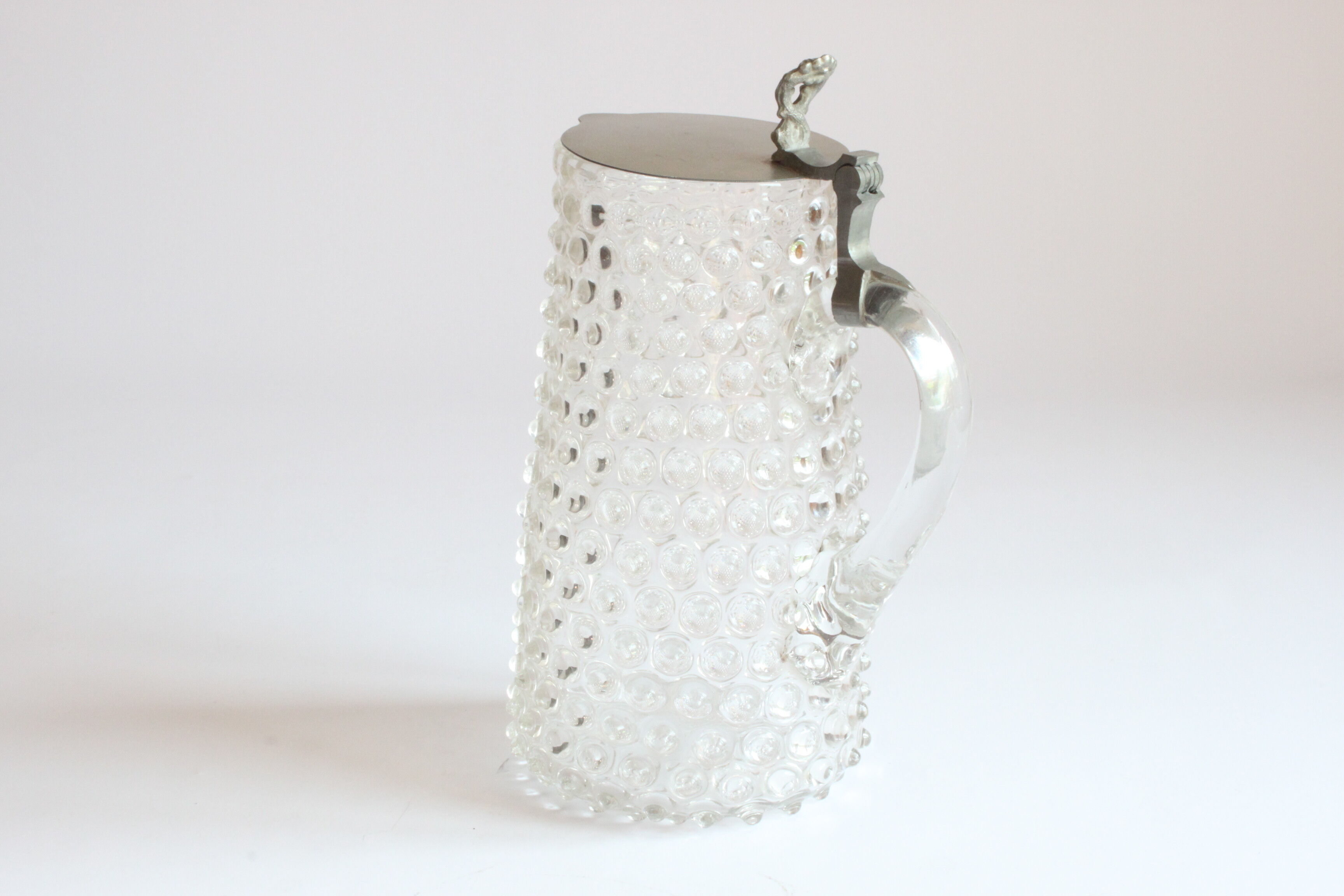 Verre de Liège, pichet en verre hobnail, Belgique du 19ème siècle.