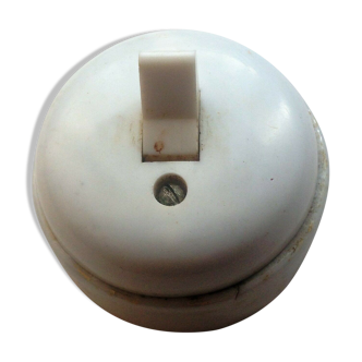 Simple porcelain and plastic switch