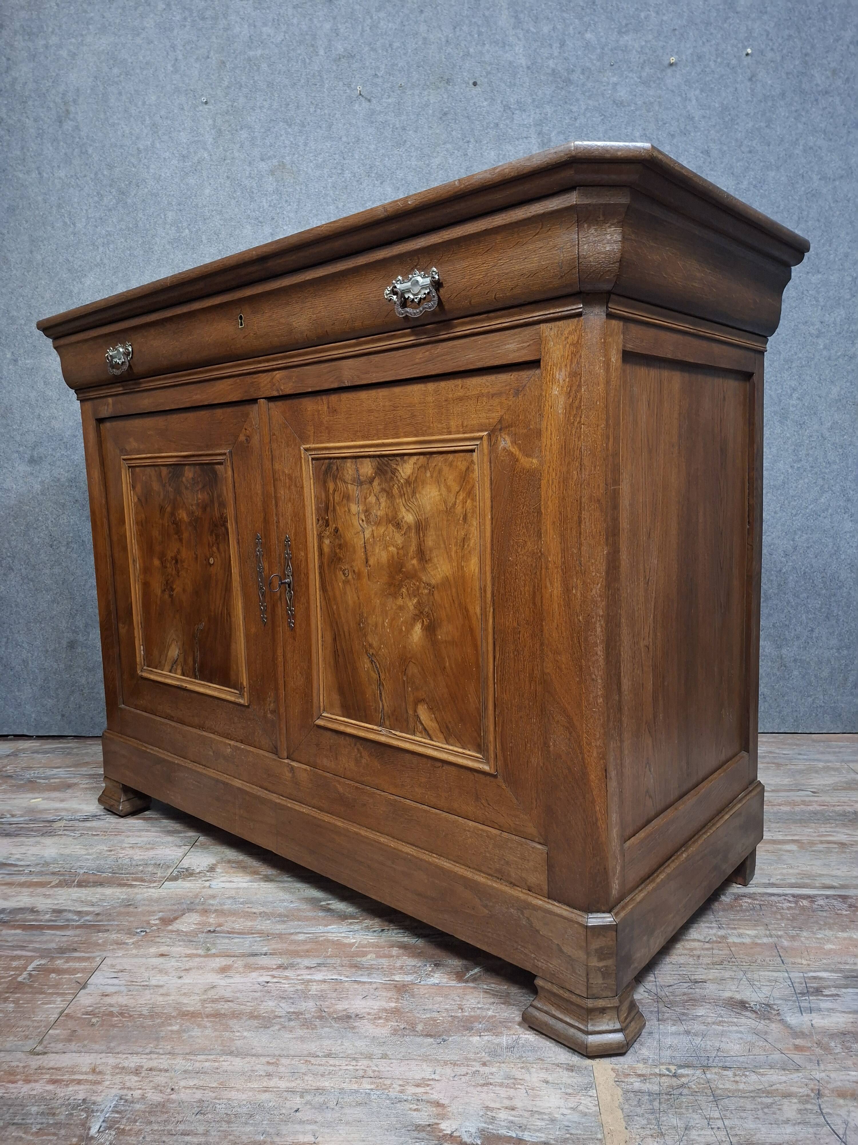 Louis-Philippe period buffet in solid walnut, 19th century.