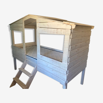 Children's cabin bed