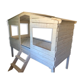 Children's cabin bed