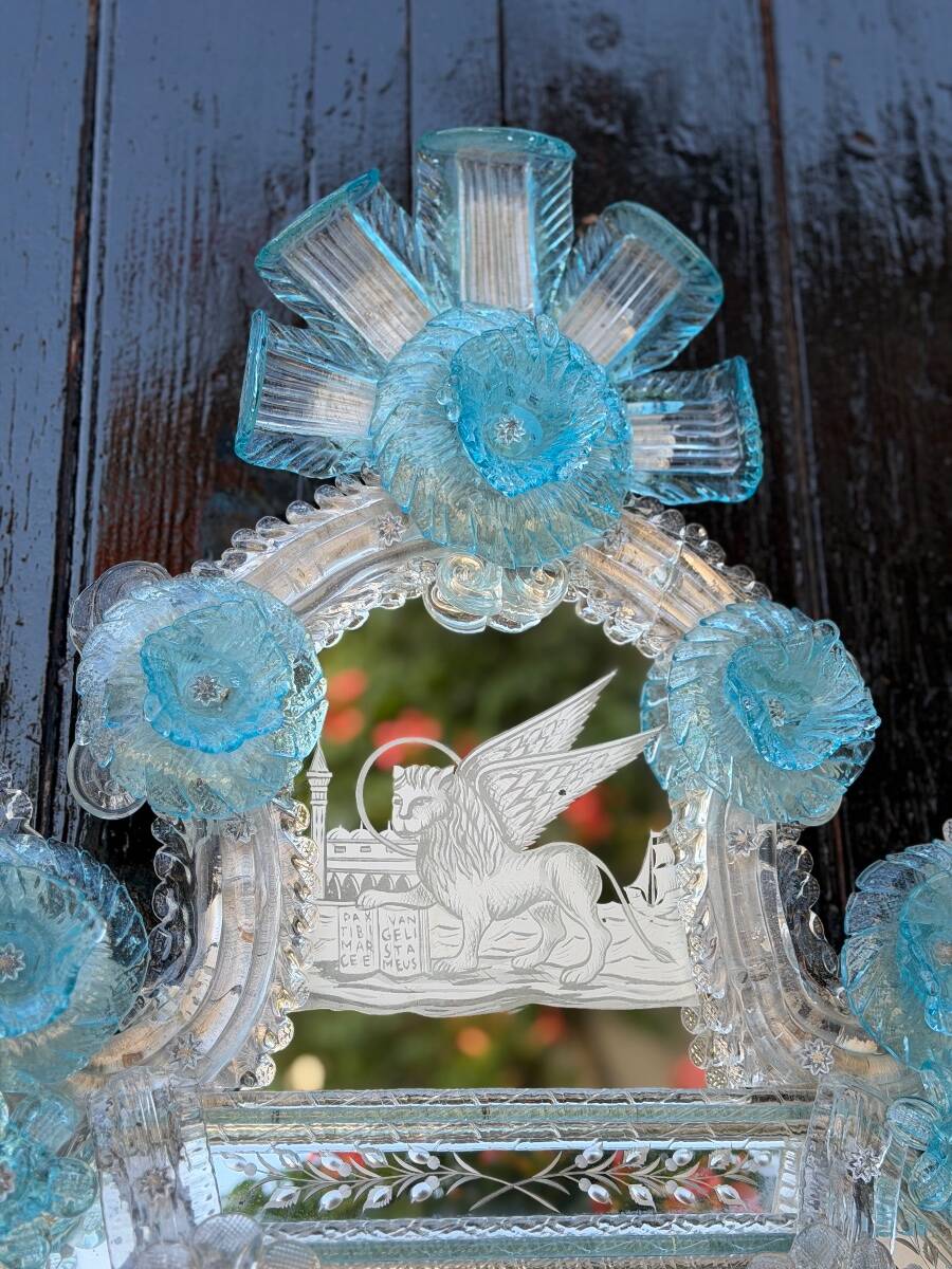 Venetian mirror in colourless and blue Murano glass, circa 1930.