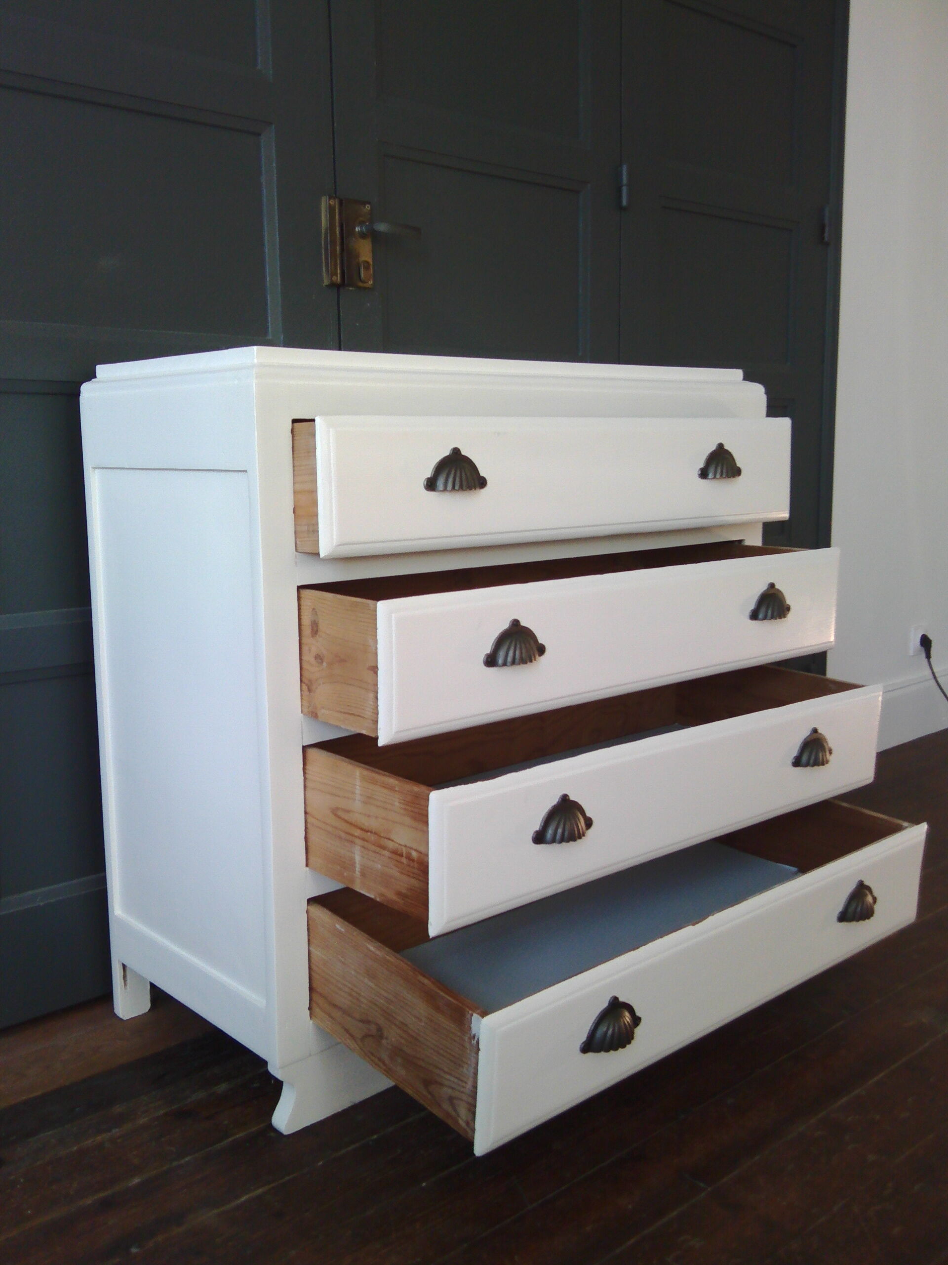 Art Deco 1930 chest of drawers