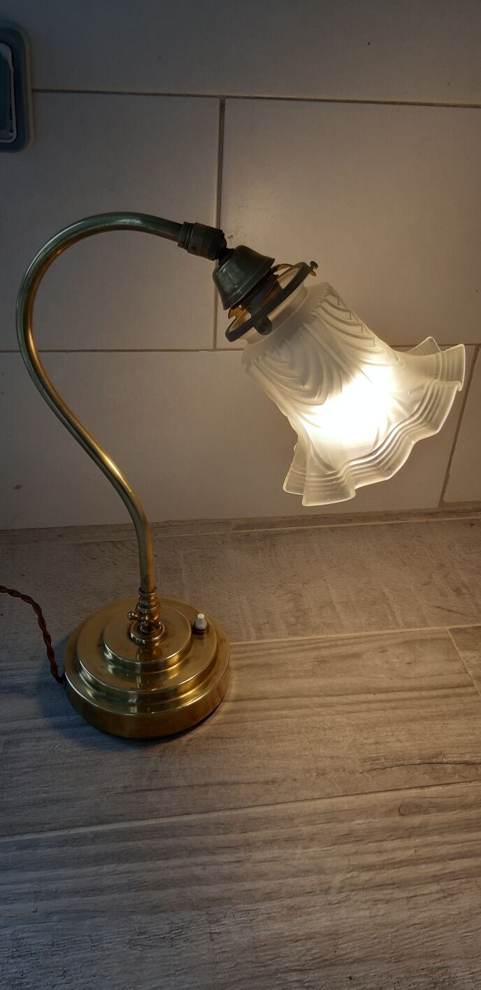 20/30s brass swan collar lamp