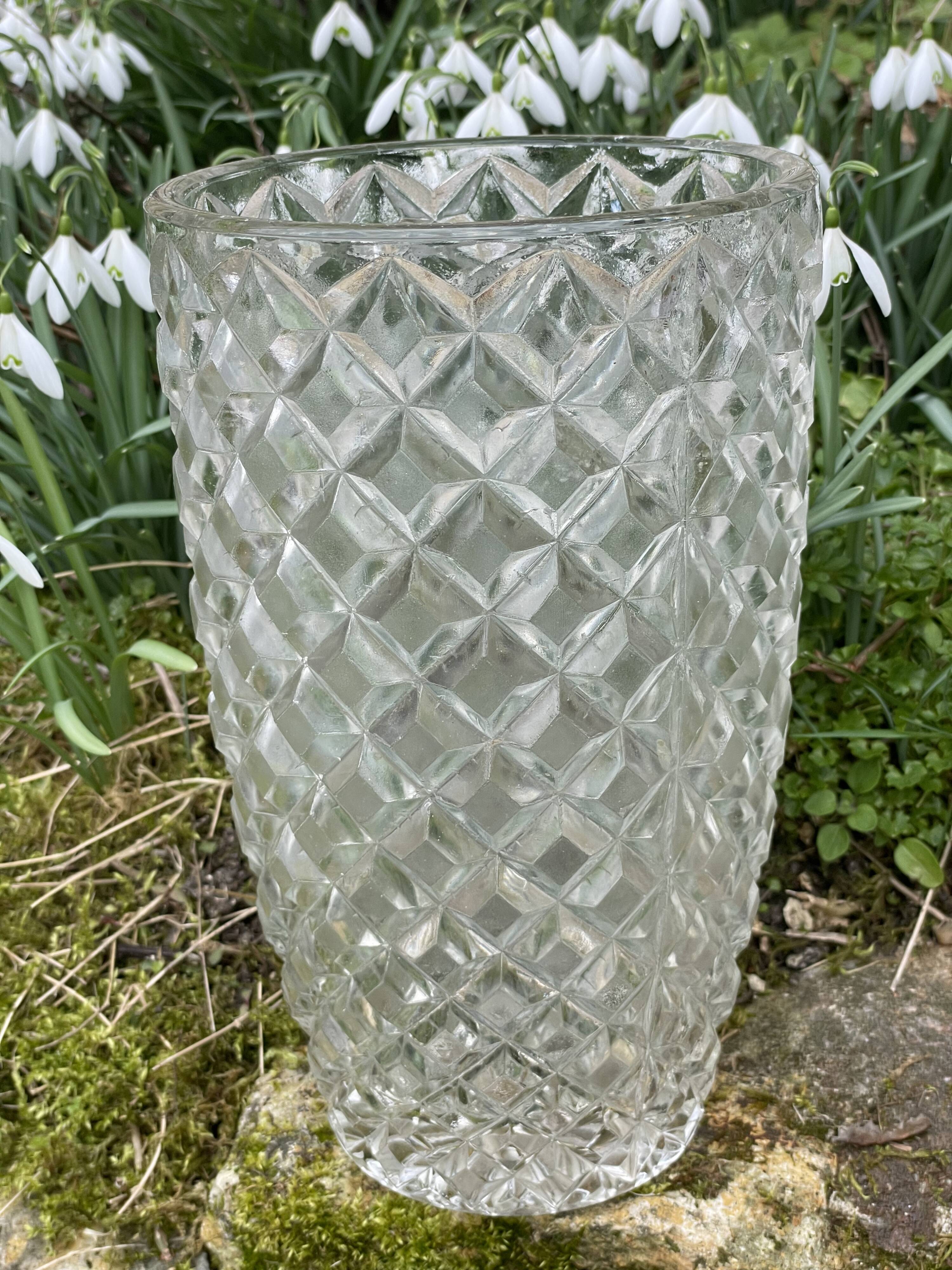 Vase vintage transparent glass diamond tips