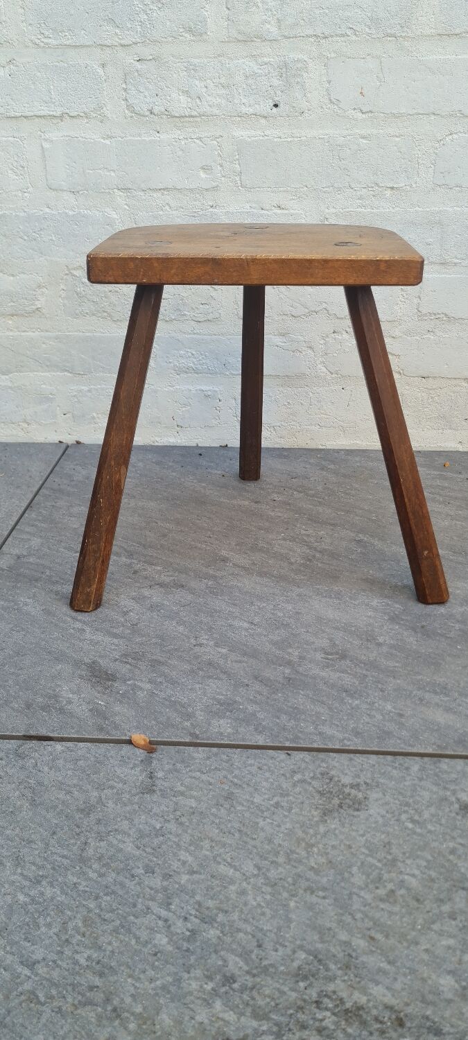 Tripod stool