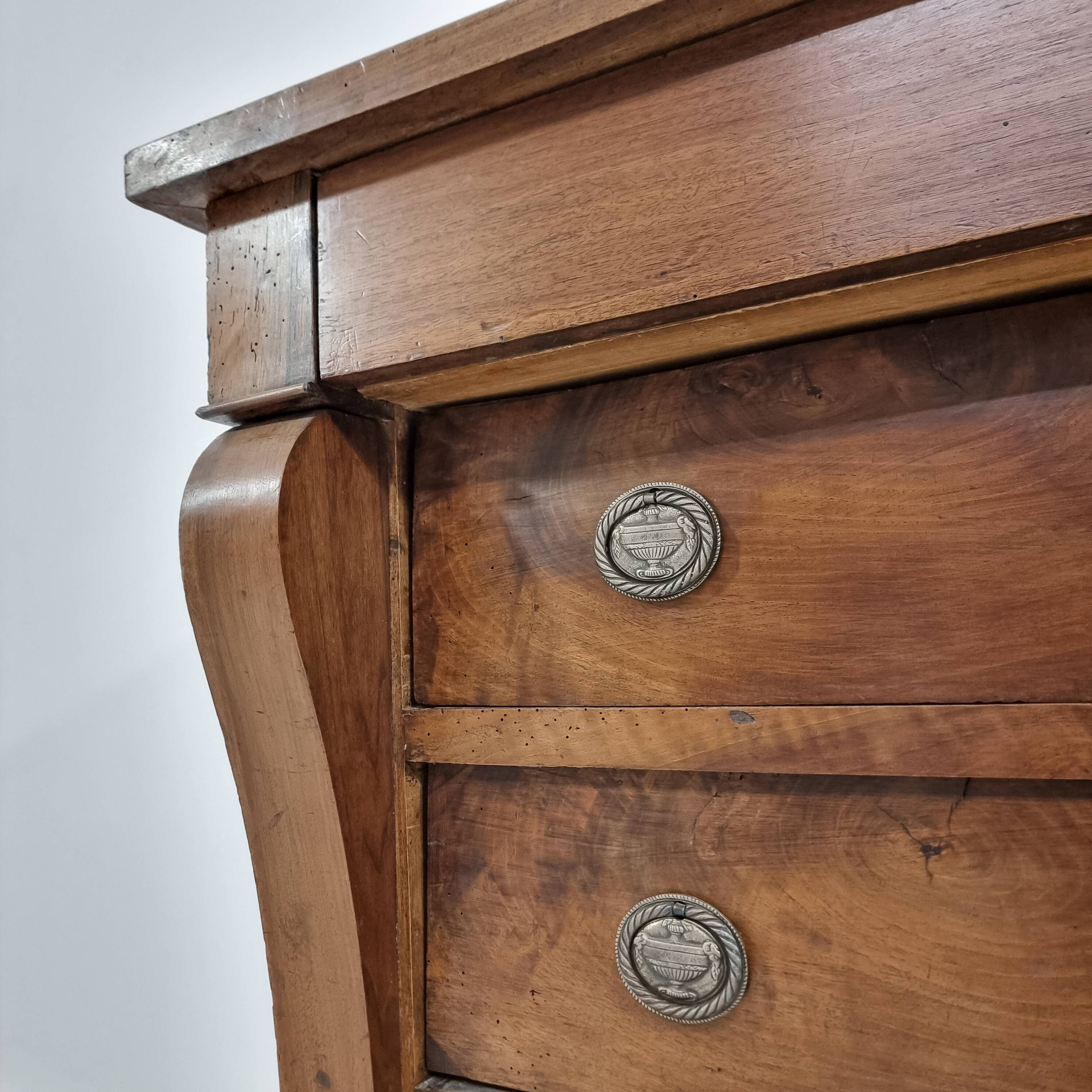 Commode en noyer style Empire