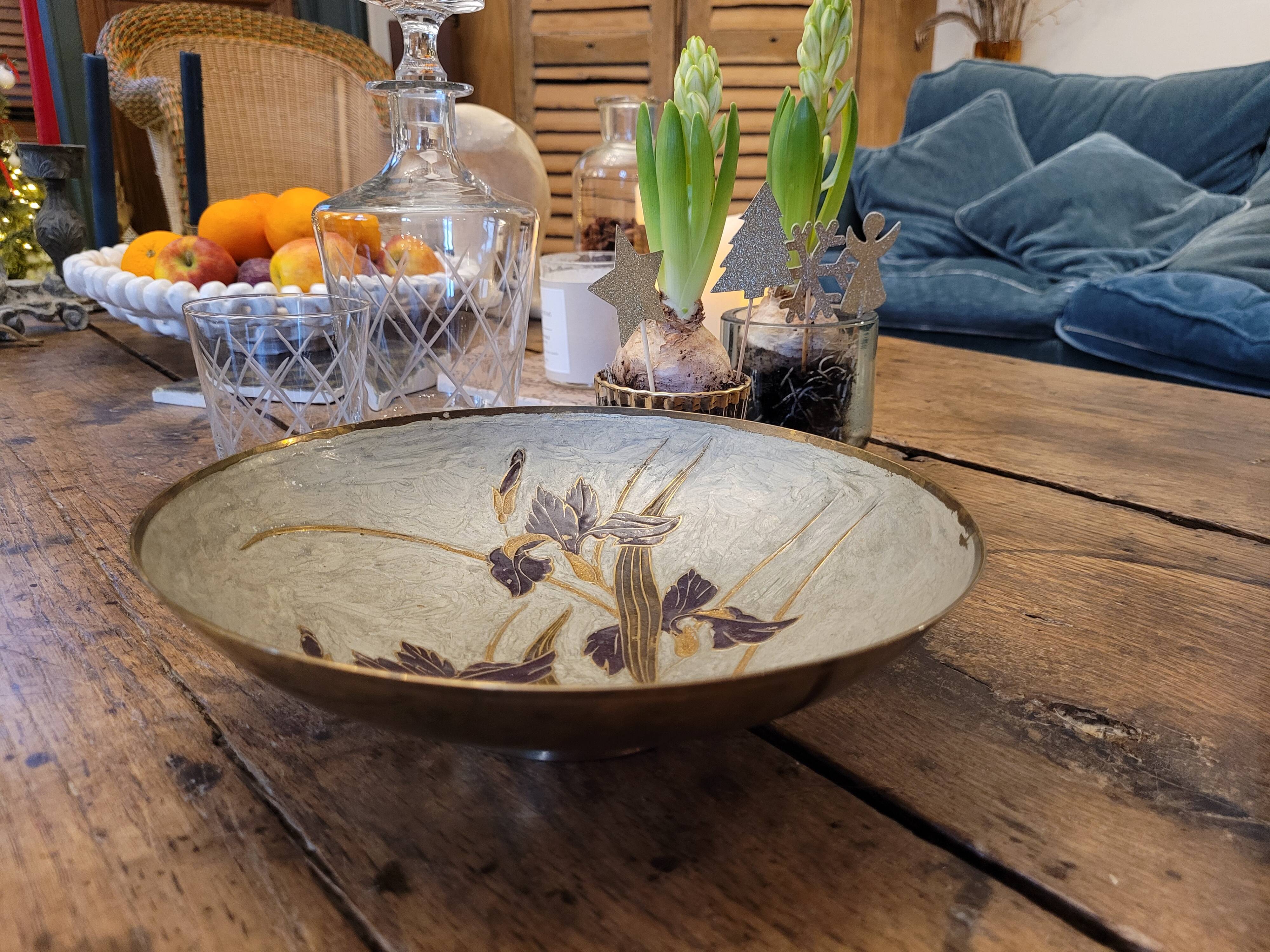 Empty partitioned brass pocket