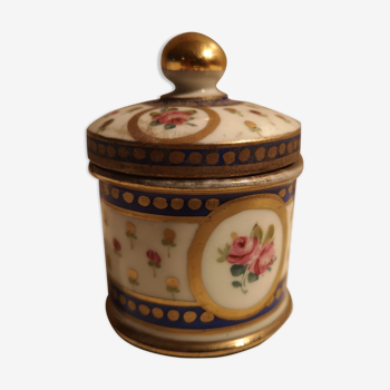 Pot en porcelaine, motif chinois