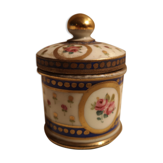 Pot en porcelaine, motif chinois