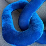 Velvet link cushion