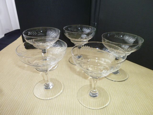 Set de 5 coupes à champagne  vintage en verre meulé