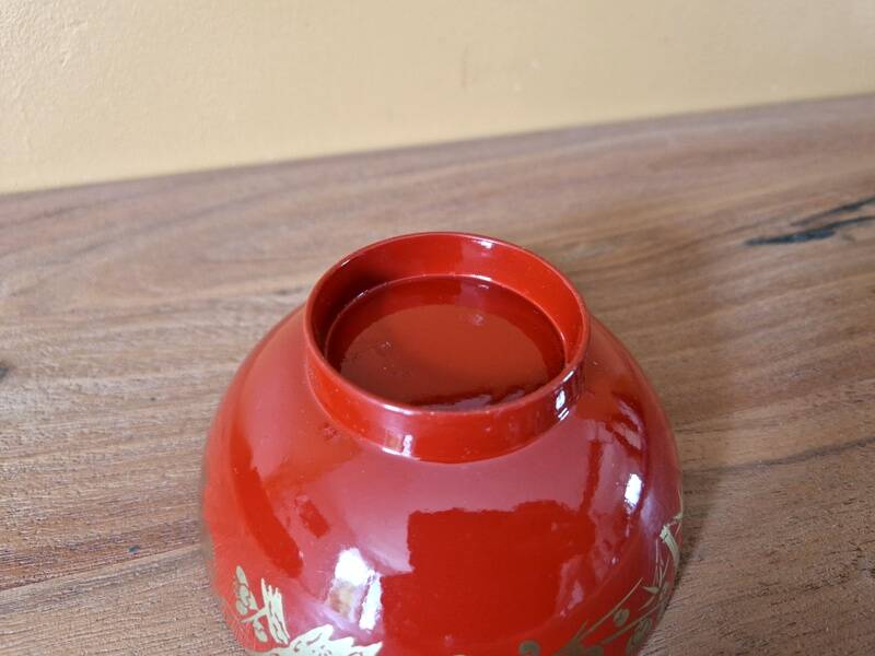 Japan - Series of 4 rice bowls - In red and gold lacquered wood - Meiji period work (1868-1912)