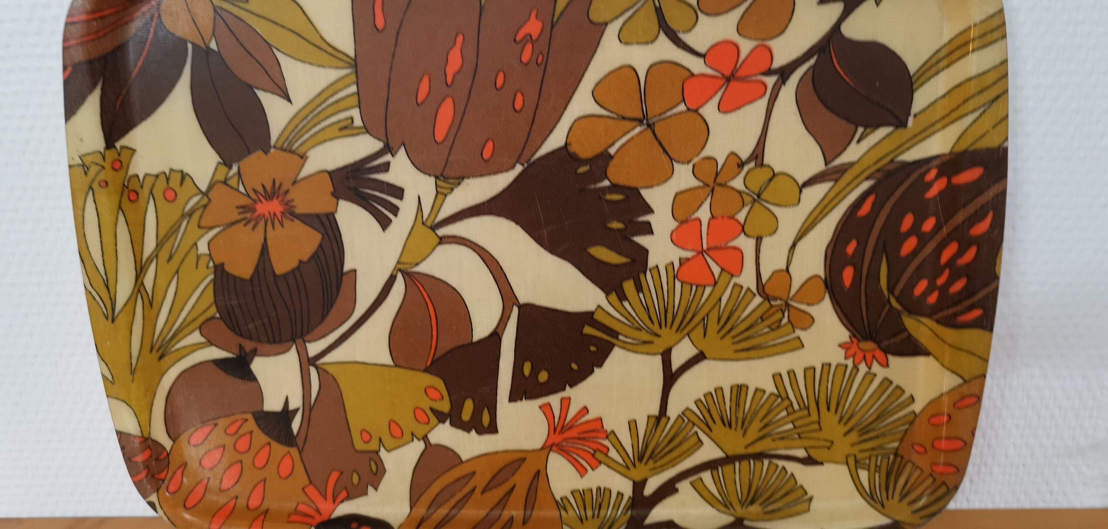 Fiberglass top, 70'S psychedelic flower pattern