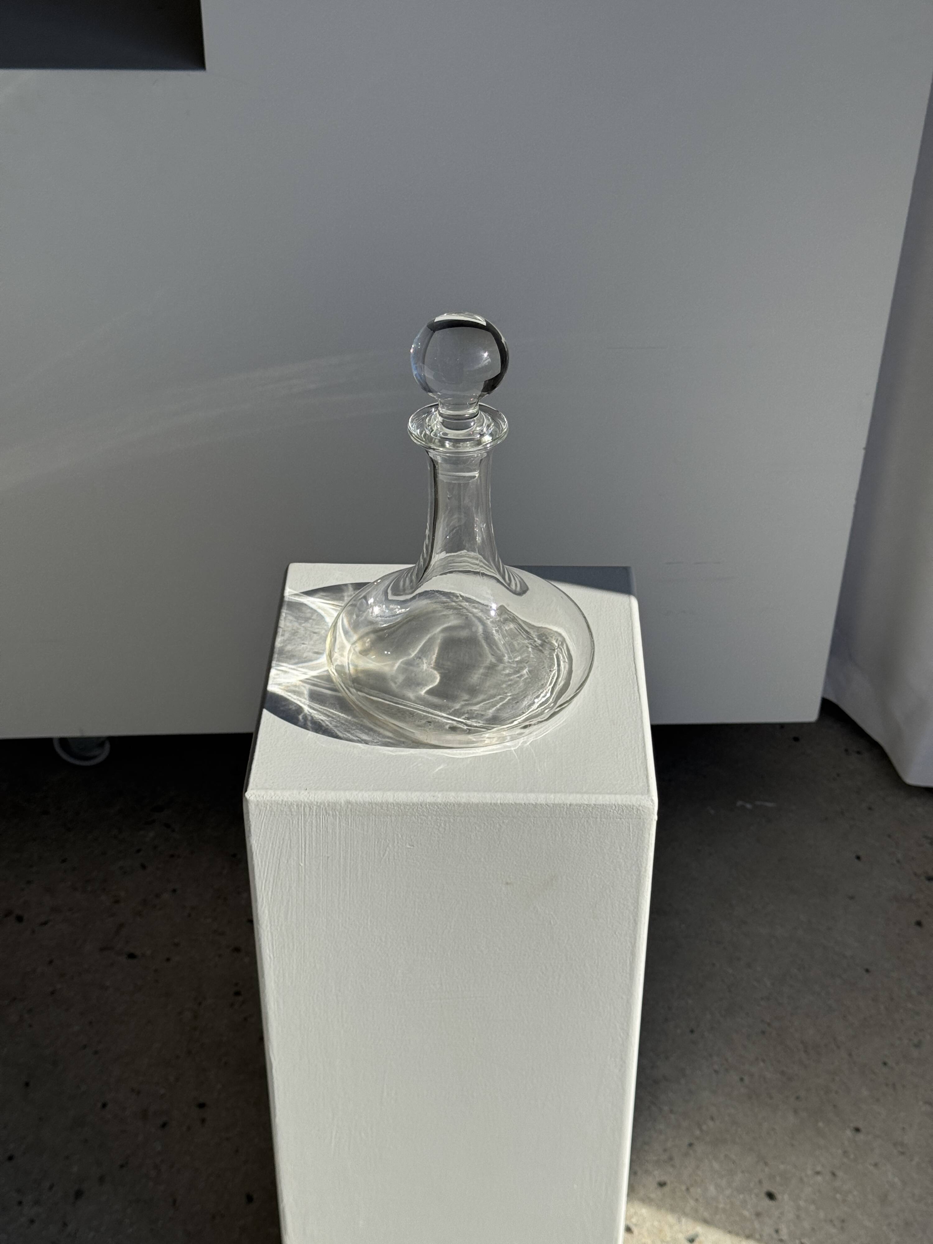 Vintage decanter with round stopper H27