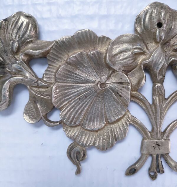 Deux ornements bronze mobilier décor floral début XXème
