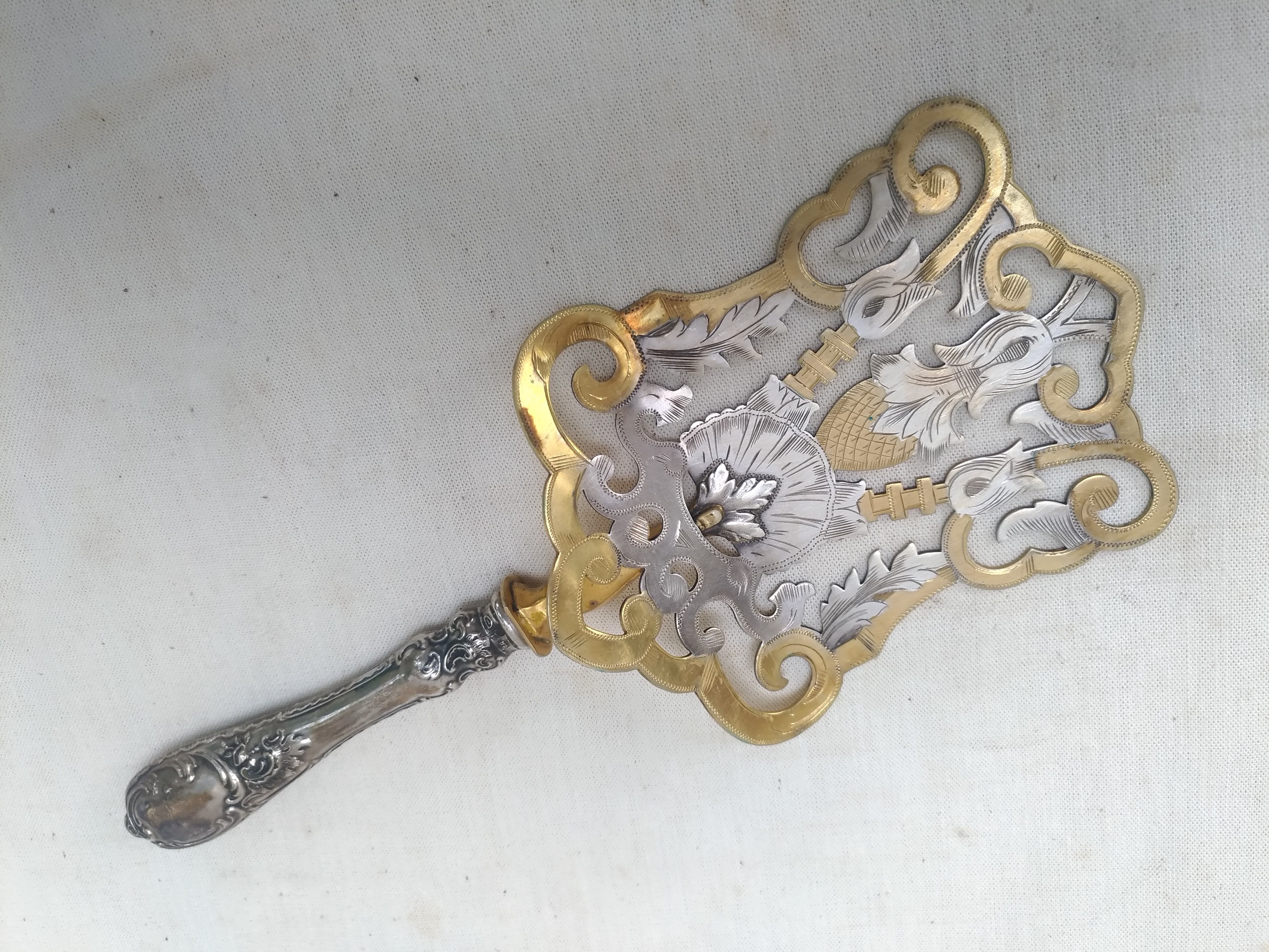 Silver metal cake shovel