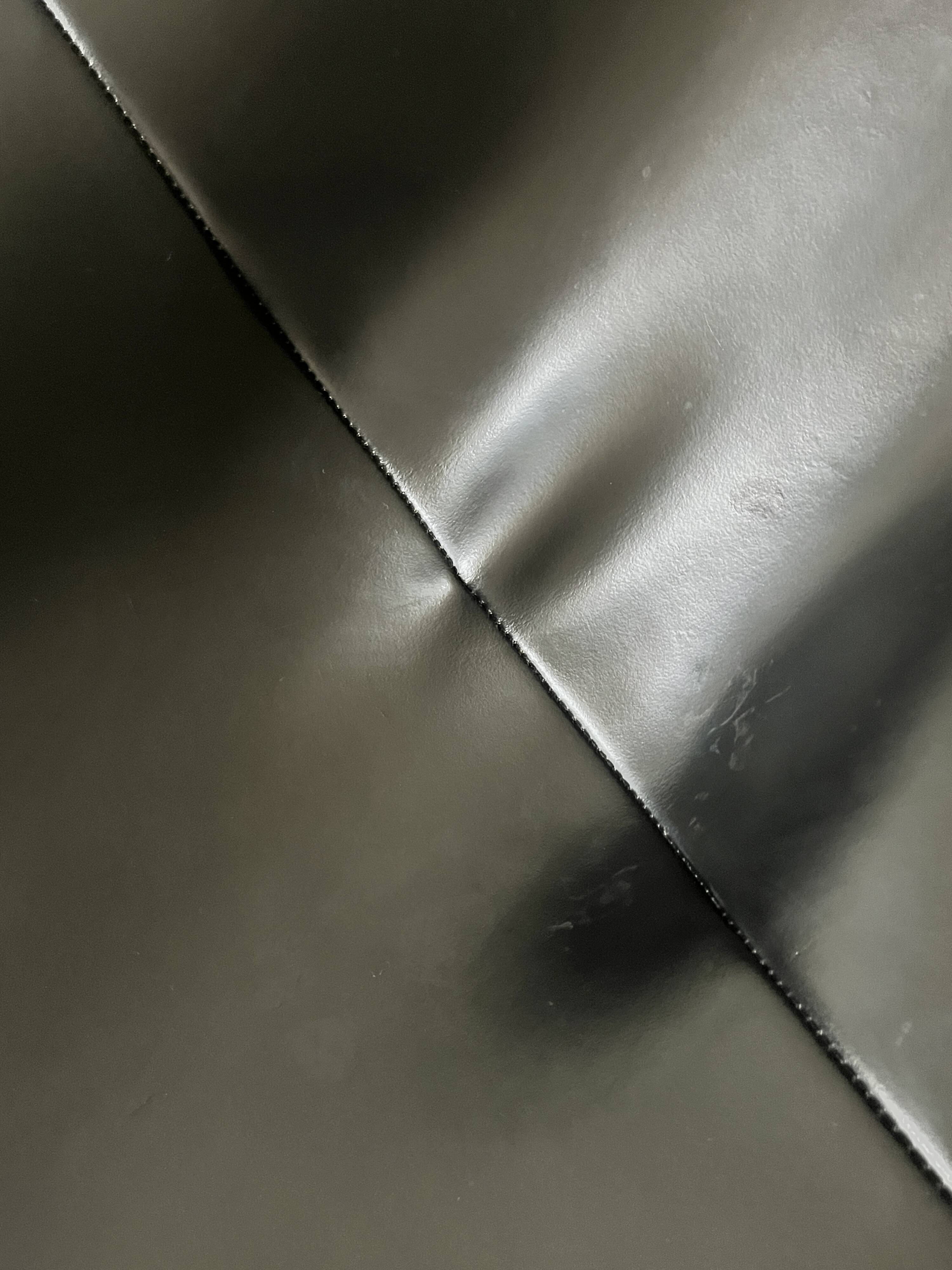 Design armchair Semana in black leather and steel by D. Weeks, limited edition 1980.