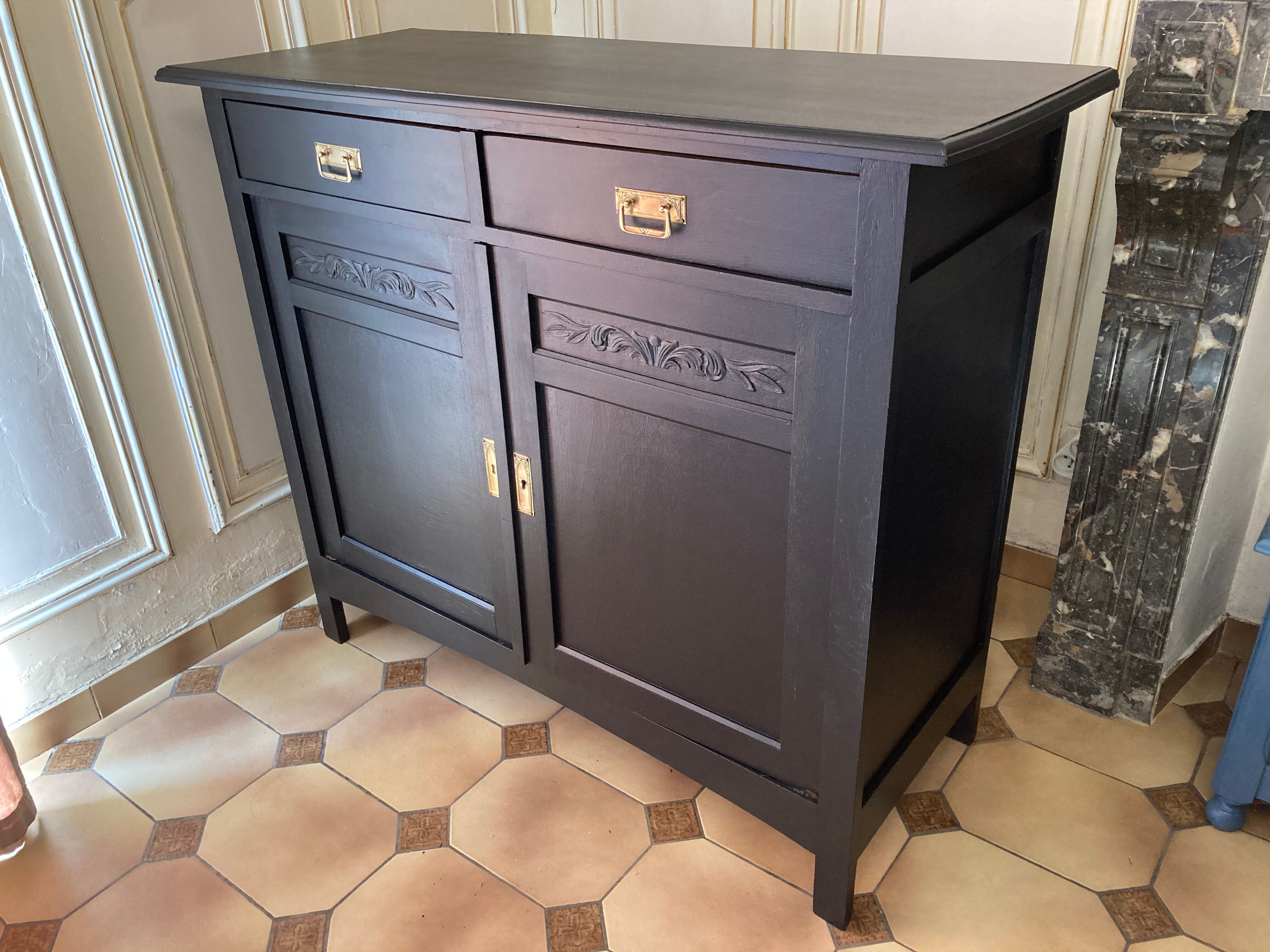 Art-deco period oak commodus