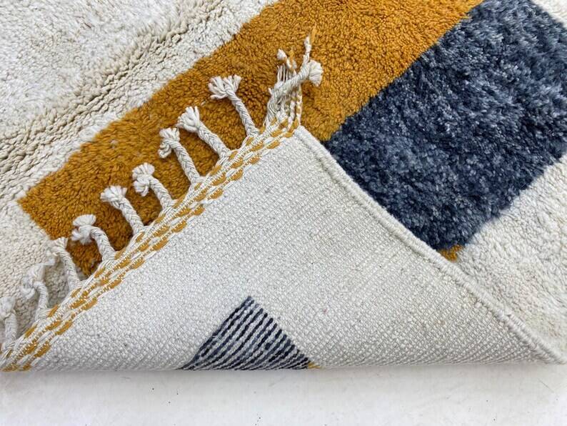 Moroccan Berber rug 250cm x 150cm