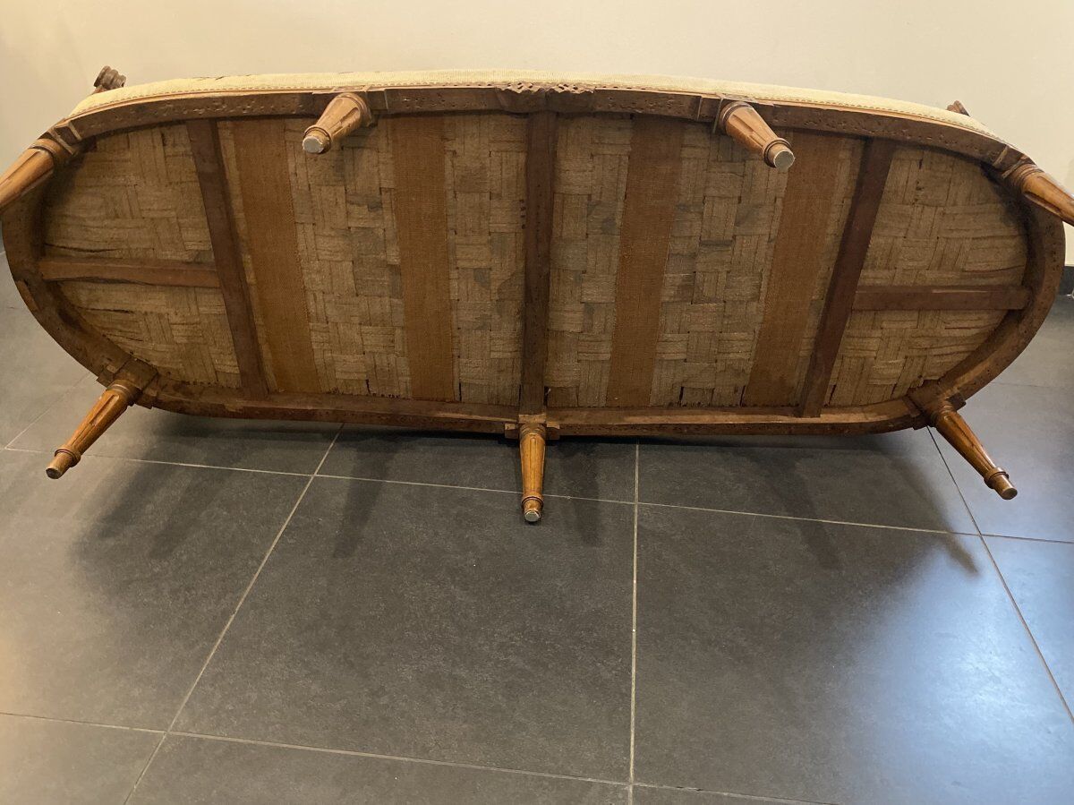 Sofa in walnut with basket shape from the Louis XVI period circa 1780