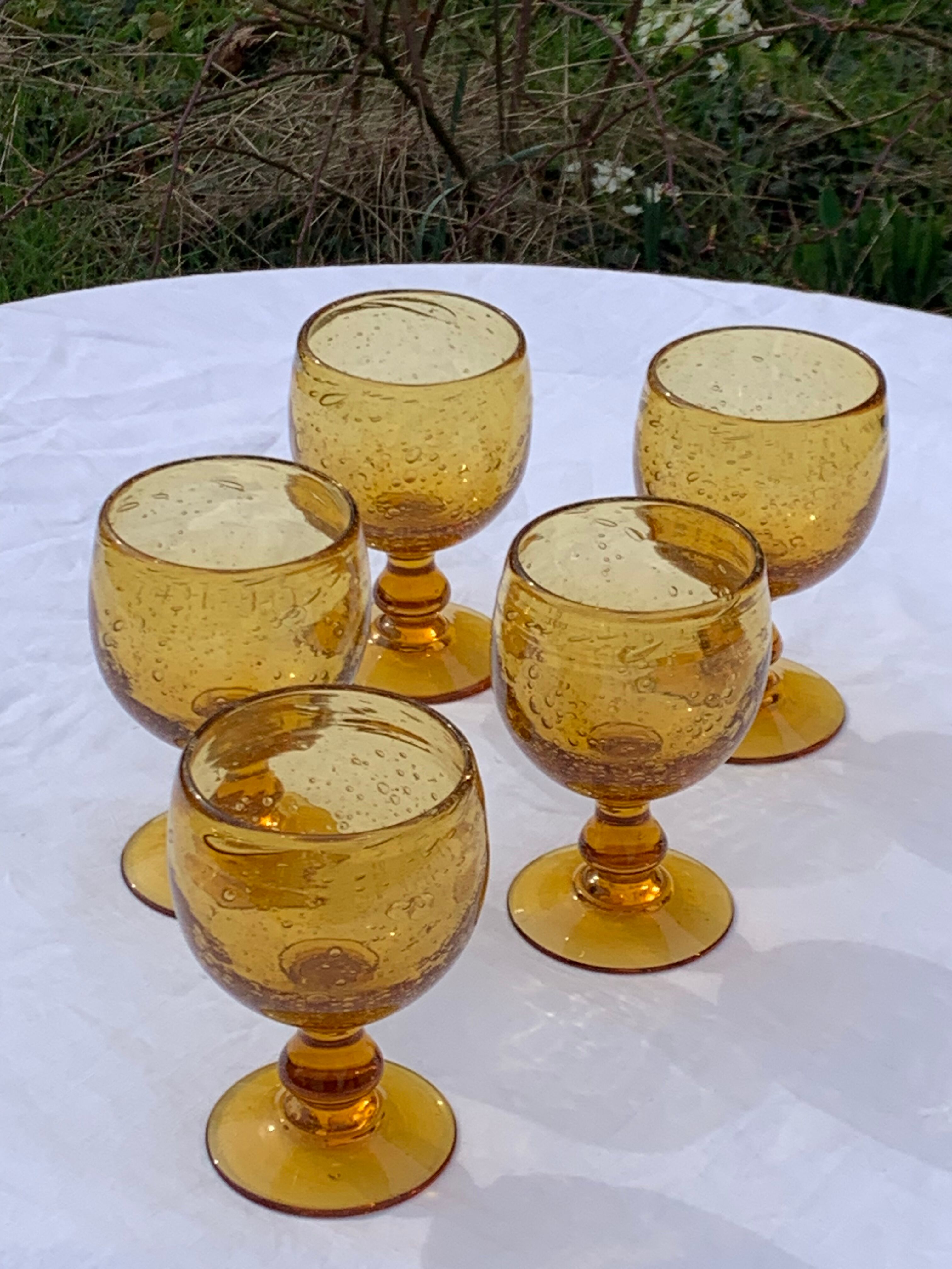5 wine glasses in blown glass and vintage golden yellow bubble
