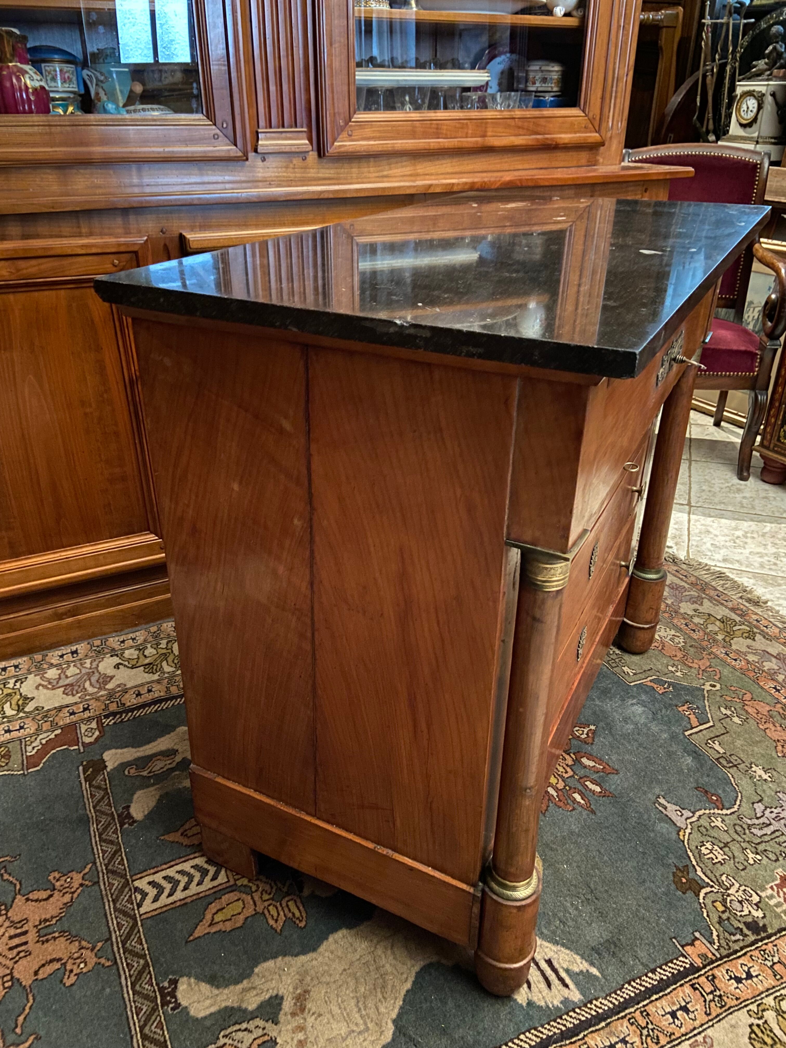 Chest of drawers with columns in blond walnut Empire style XIXth