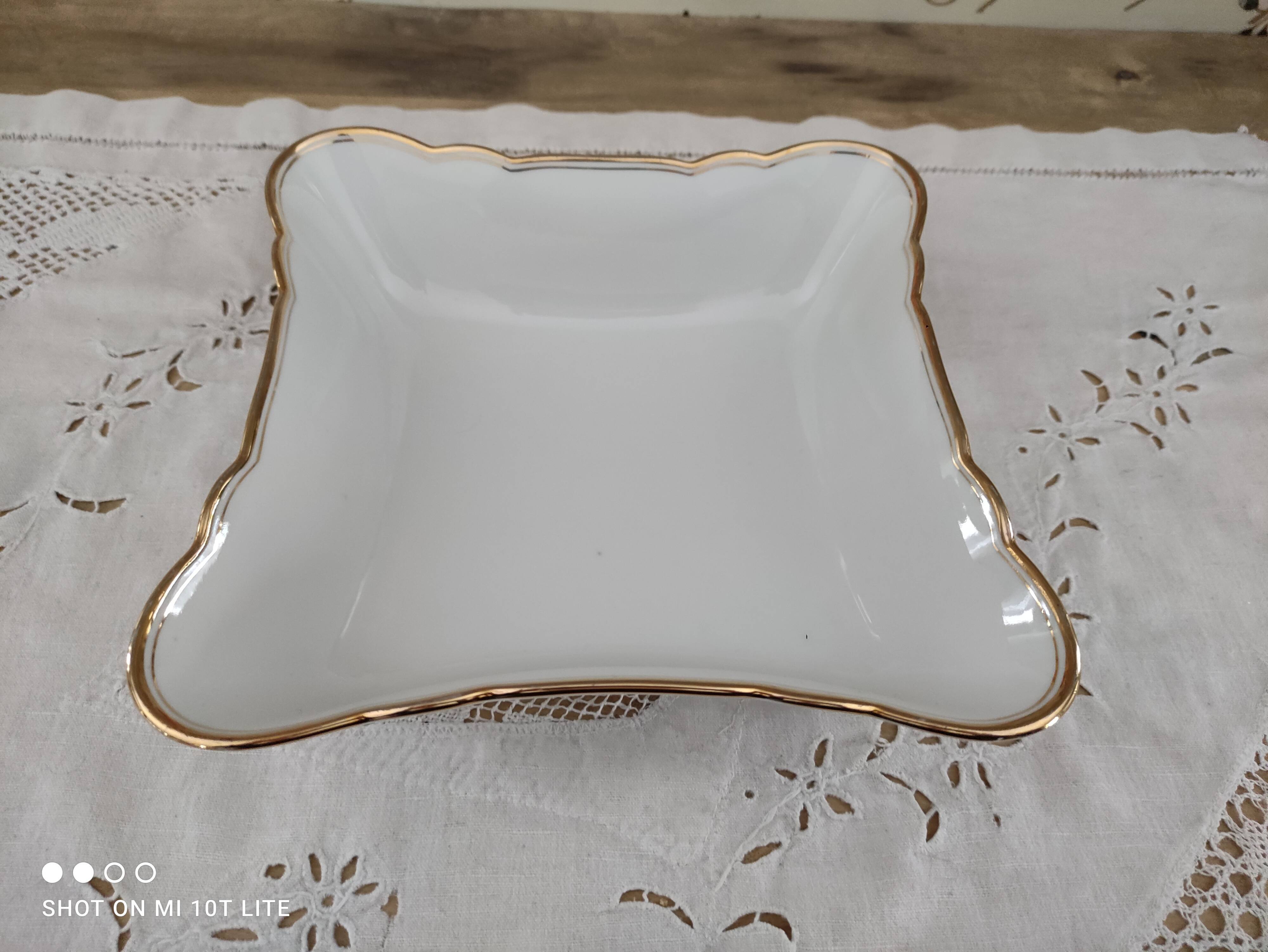 Saladier en porcelaine suisse blanche double liseré doré "VSK USC Viribus Unitis"