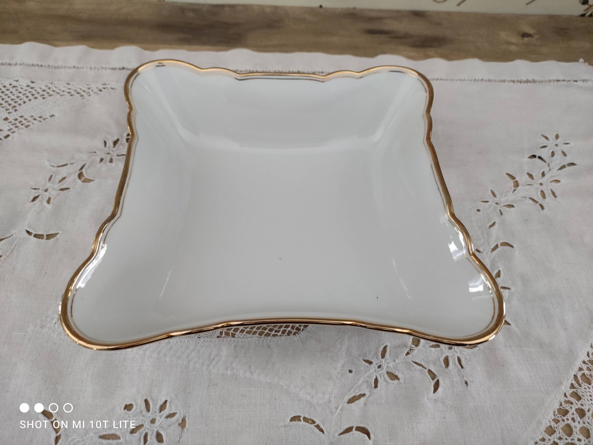 Salad bowl in white Swiss porcelain double gilded border "VSK USC Viribus Unitis"