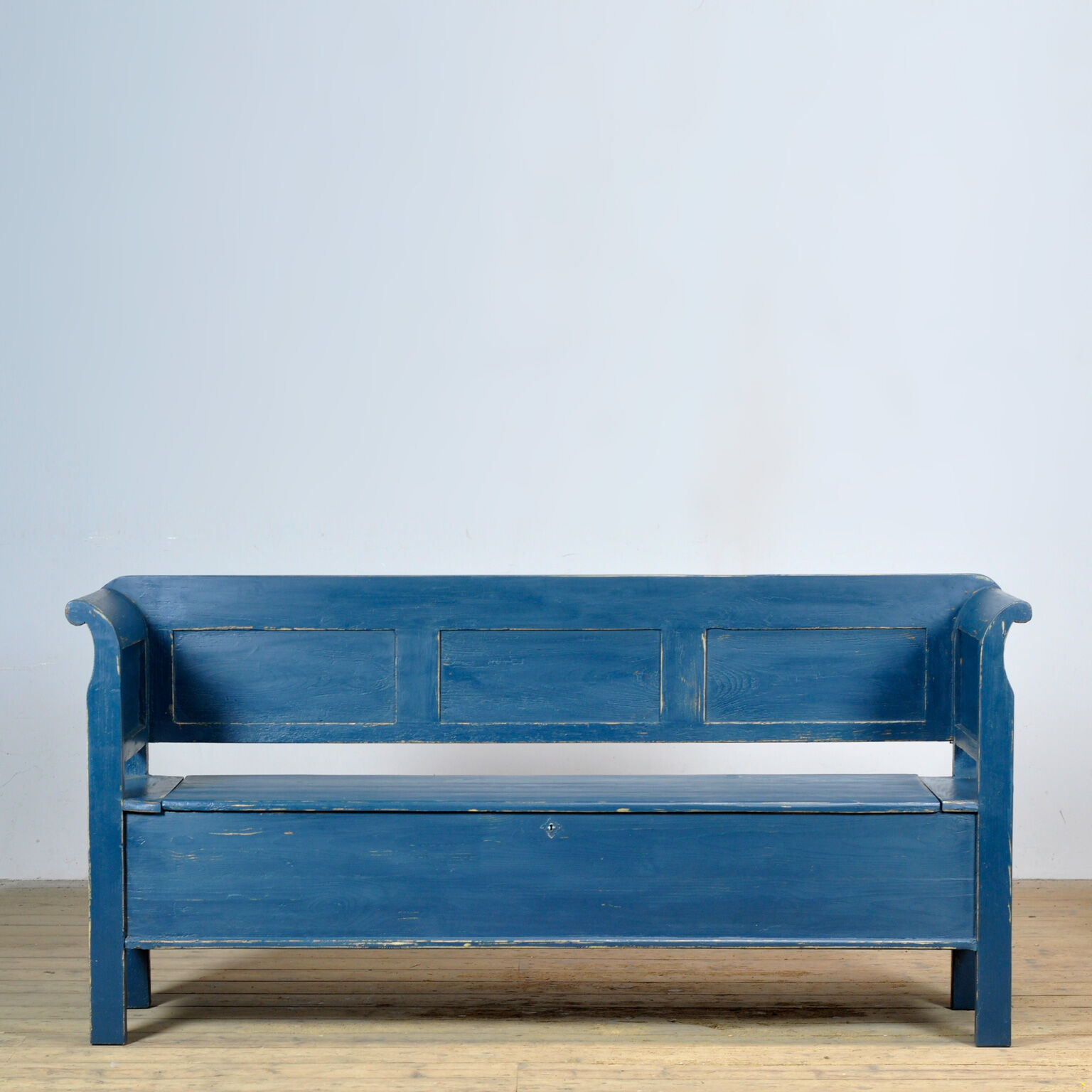 Antique pine drop-top bench, 1900s