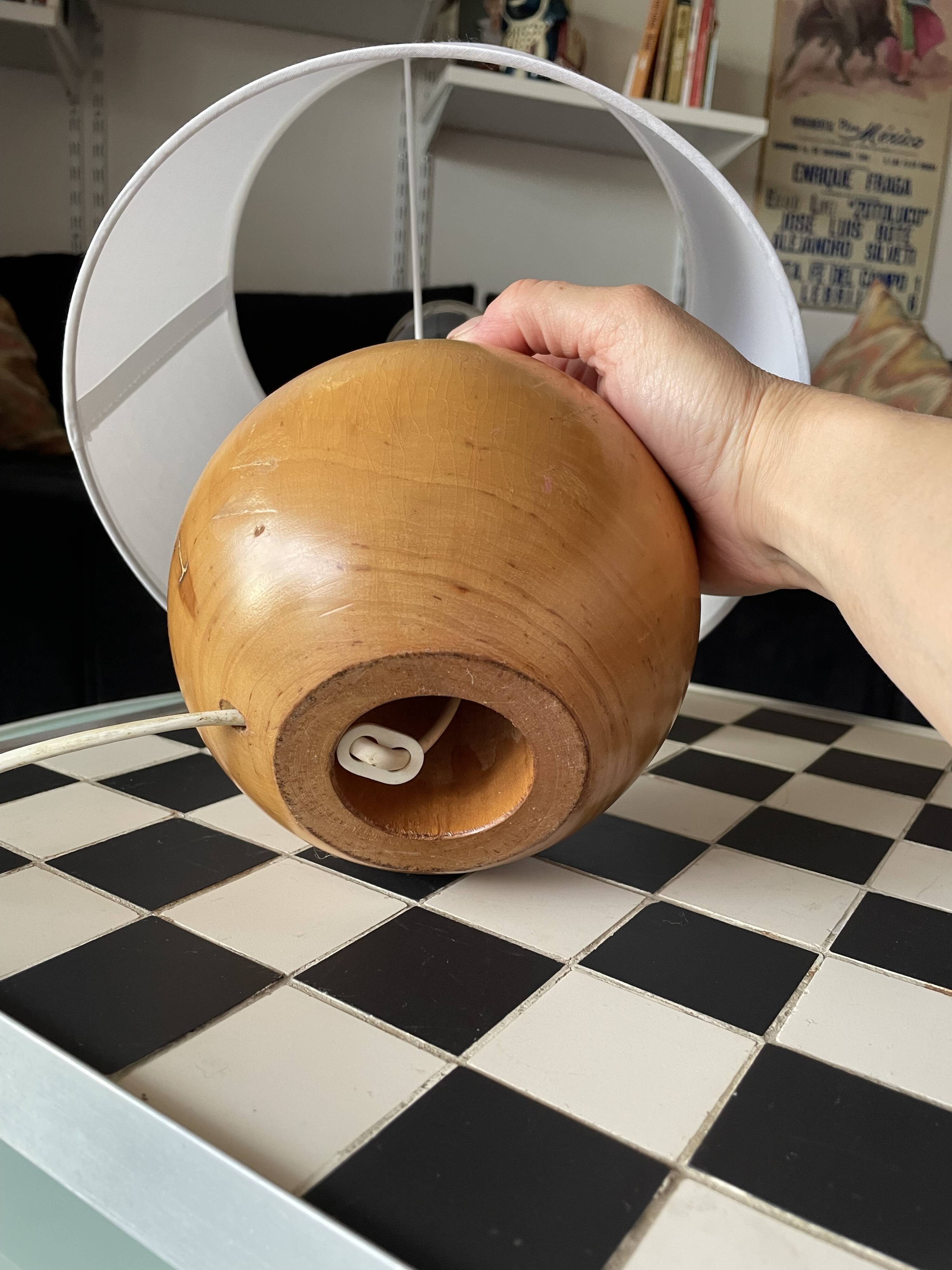 Lampe vintage en bois tourné massif