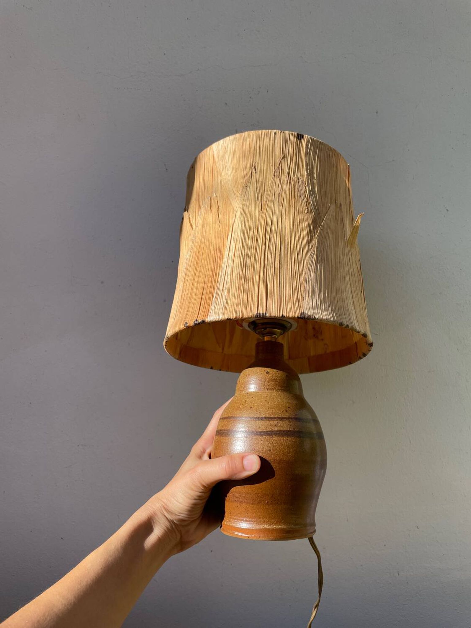 Lampe en céramique marron 1970 et abat jour feuillage