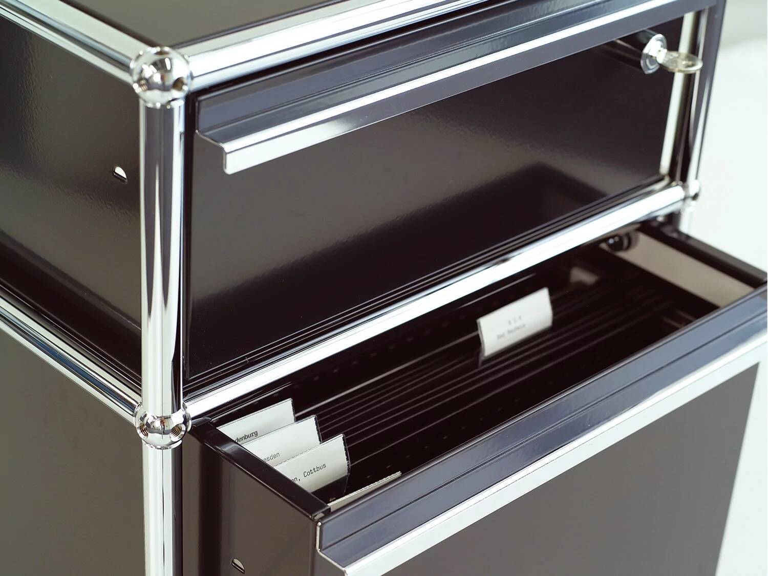 USM Haller black mobile caisson M63 – 3 drawers – Swiss design