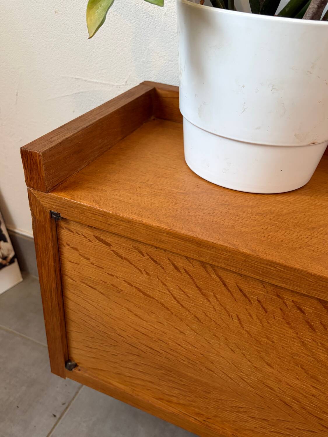 Vintage low oak sideboard (shallow)