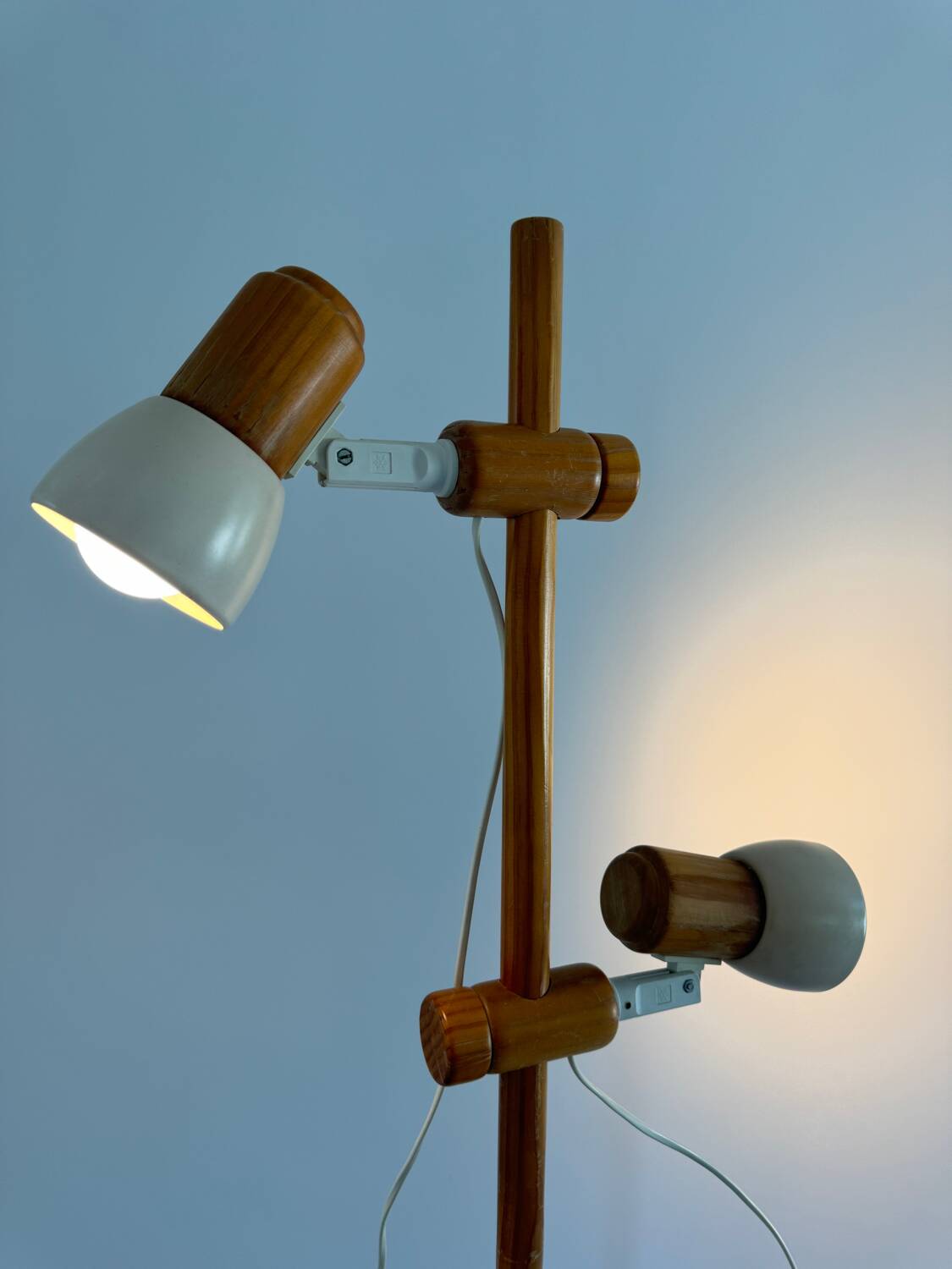 Lampadaire suédois en pin, design scandinave années 80