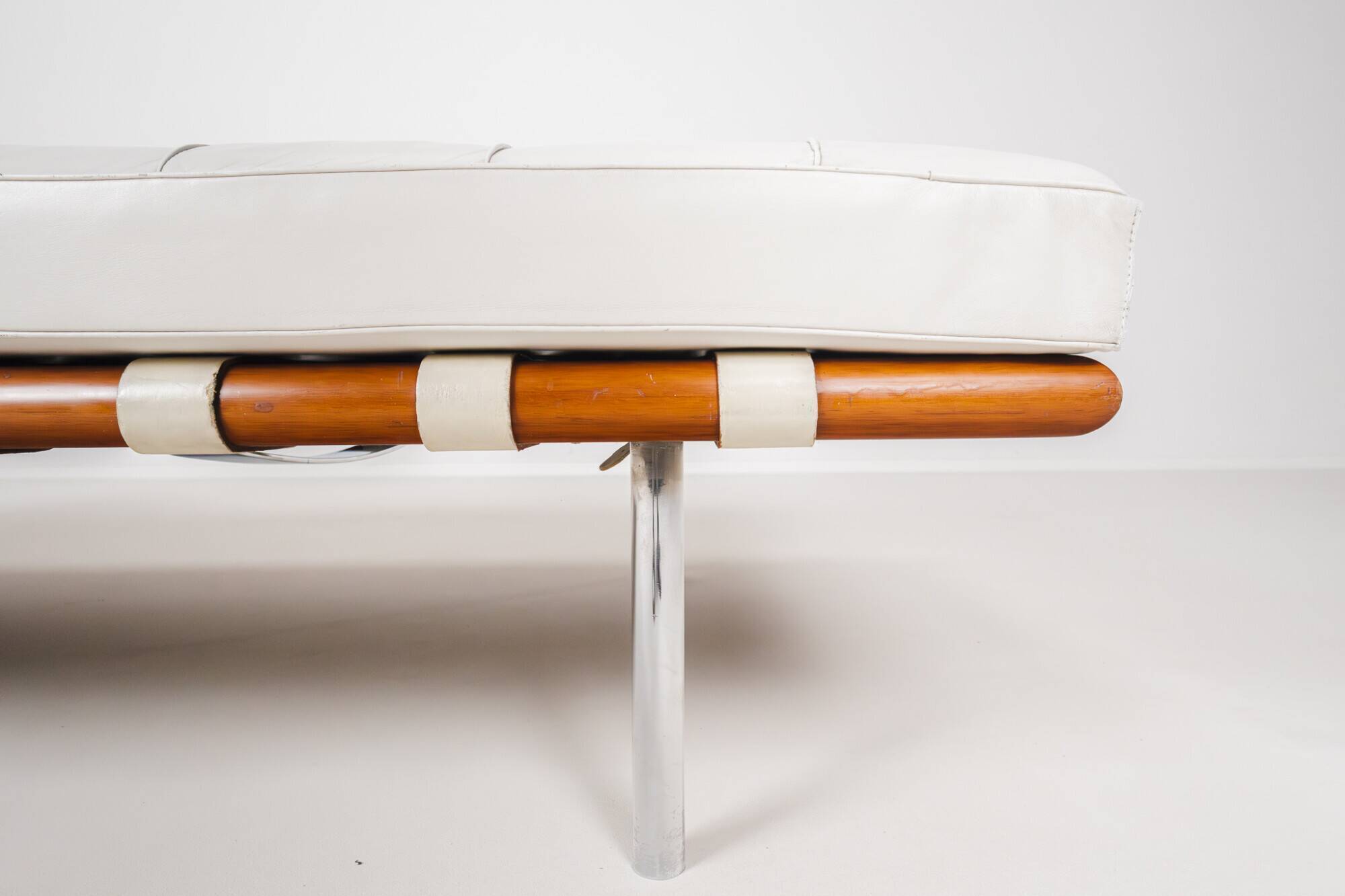 Barcelona daybed by Ludwig Mies van der Rohe fro Knoll, 1980s