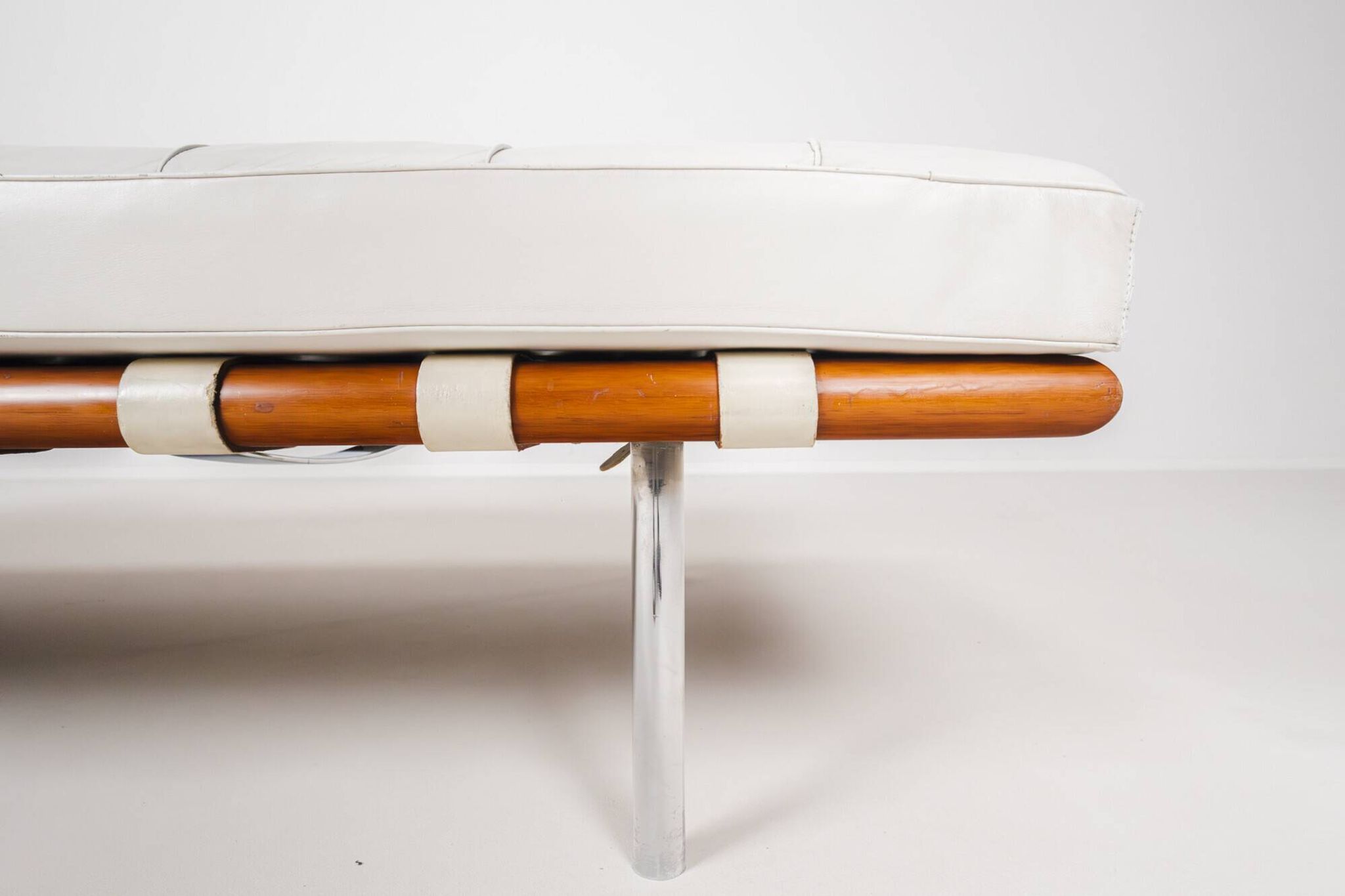Barcelona daybed by Ludwig Mies van der Rohe fro Knoll, 1980s