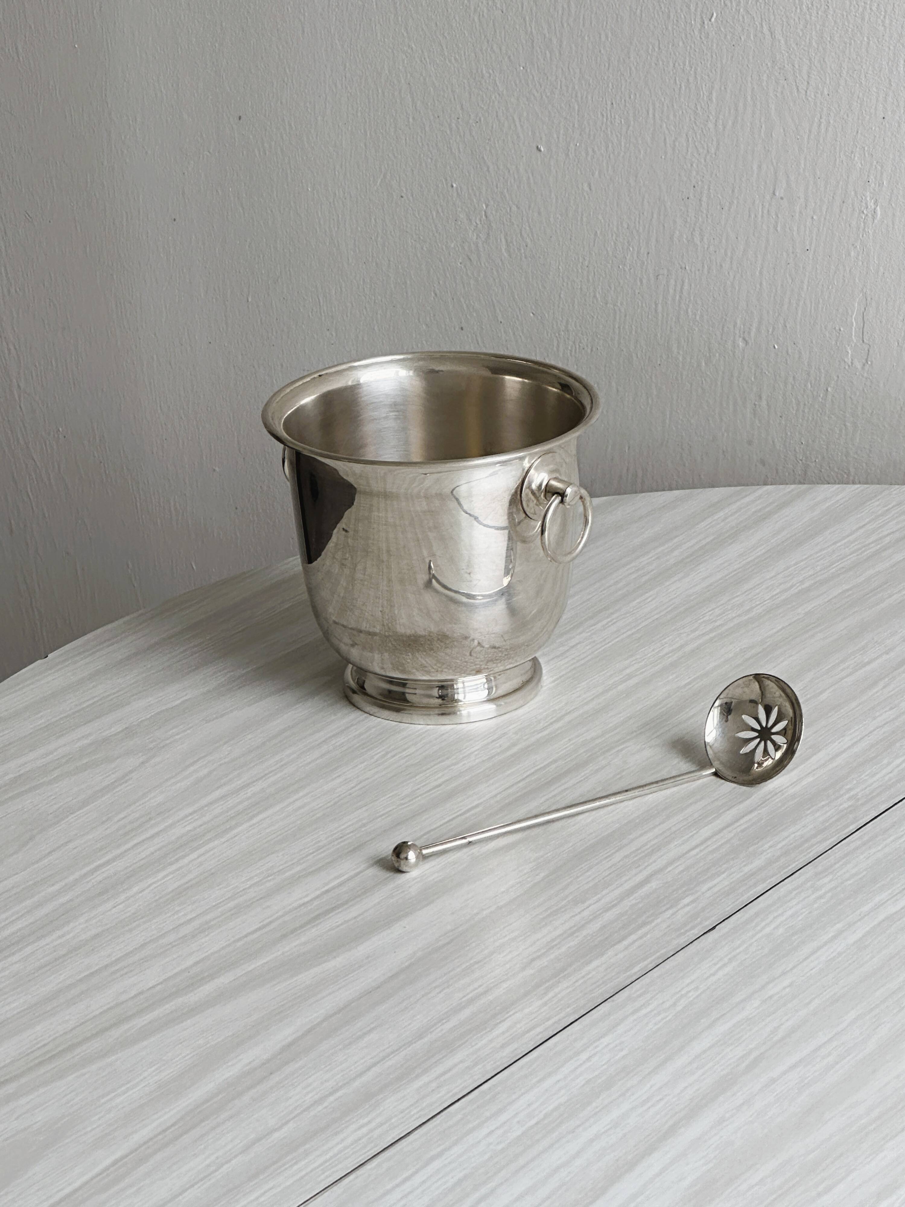 Silver metal ice bucket
