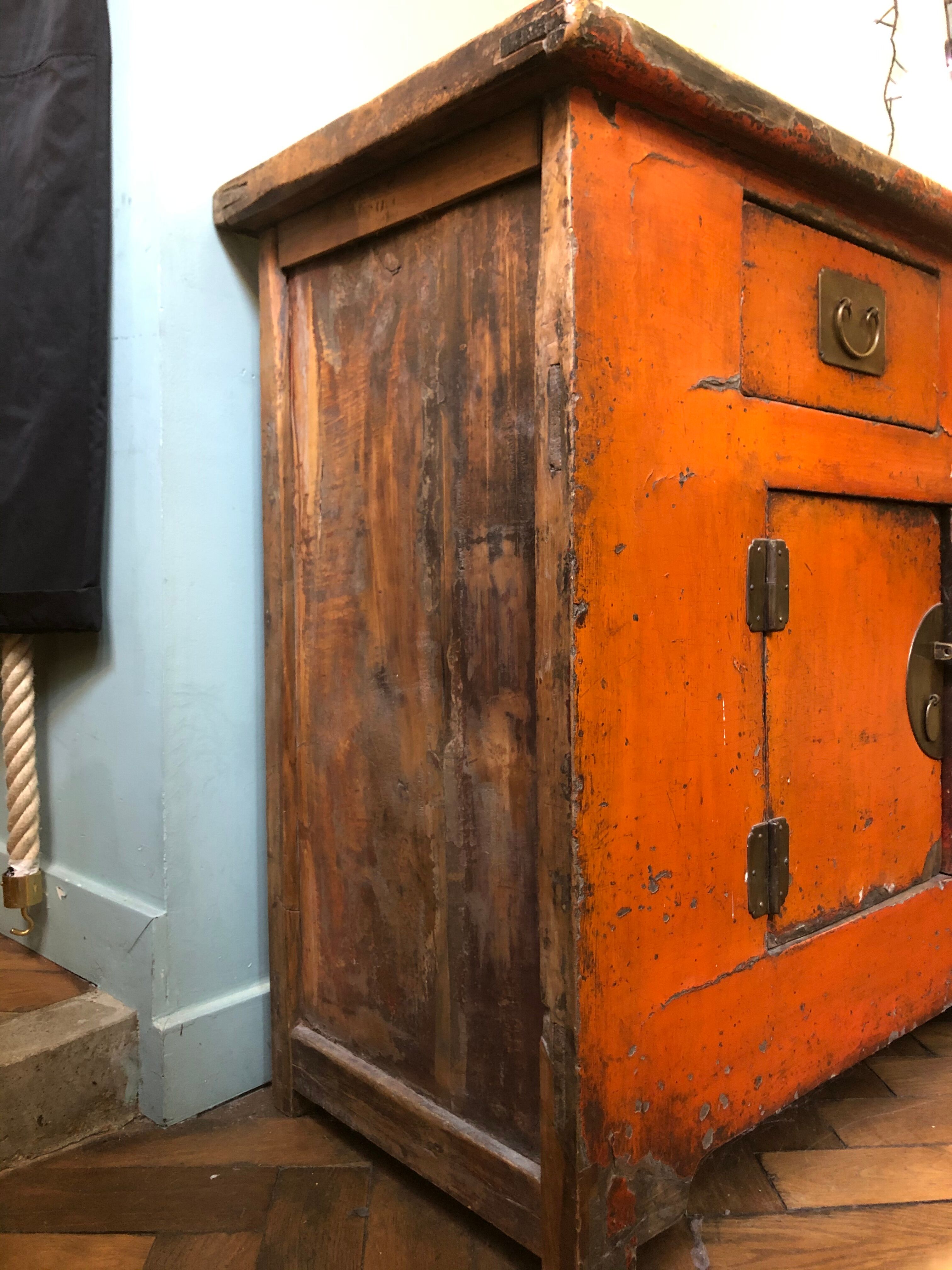 Chinese chest of drawers in lacquer and brass
