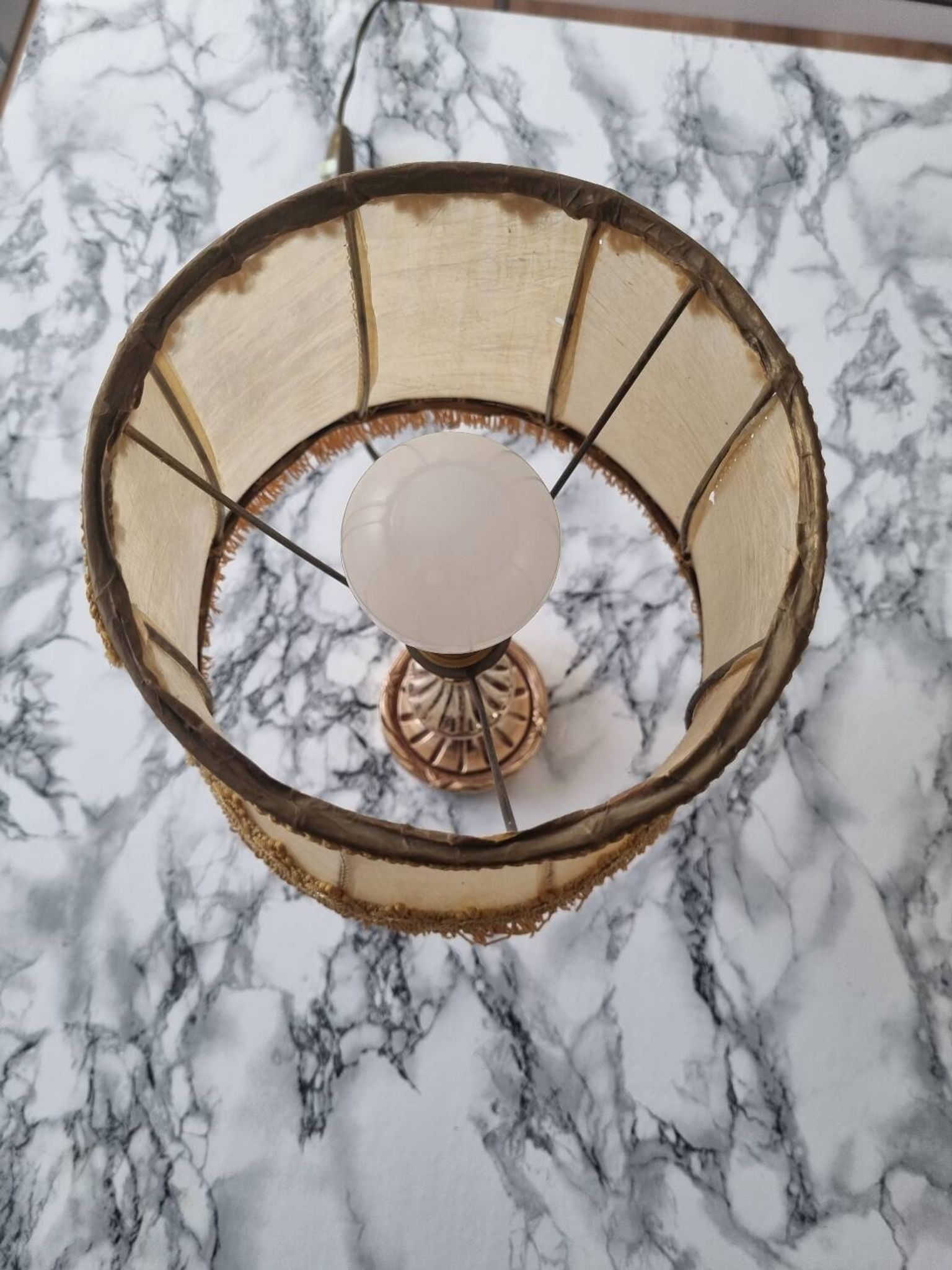 Lampe en laiton avec abat jour nacre vintage